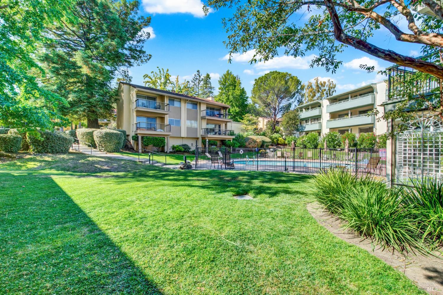 Detail Gallery Image 26 of 29 For 1621 Ptarmigan Dr 3c,  Walnut Creek,  CA 94595 - 2 Beds | 2 Baths