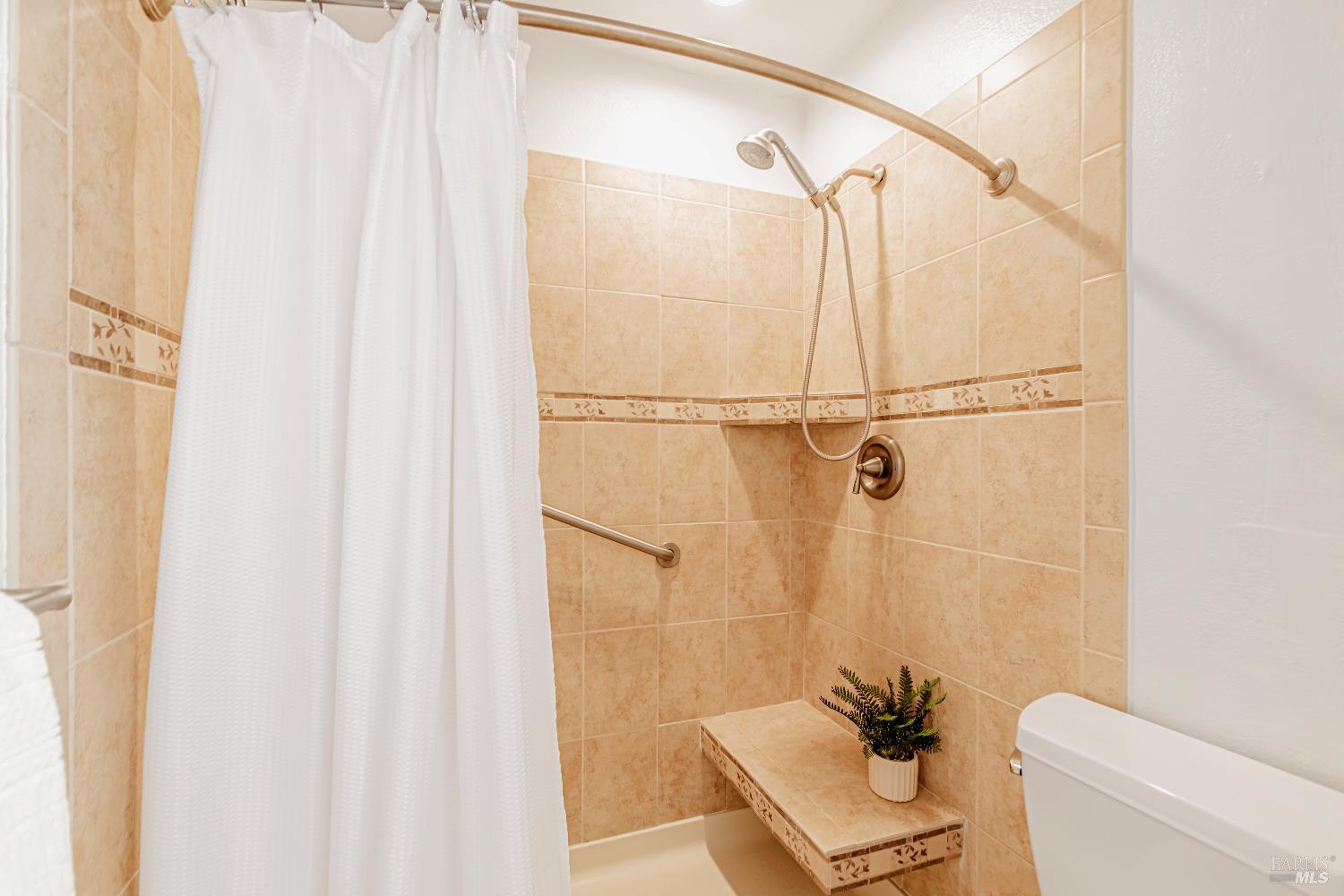 Detail Gallery Image 25 of 44 For 1748 Arroyo Sierra Ave, Santa Rosa,  CA 95405 - 3 Beds | 2 Baths