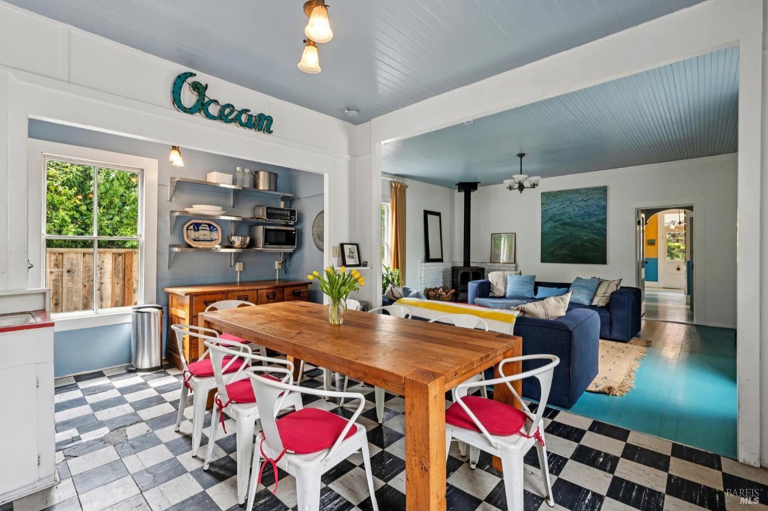 Detail Gallery Image 18 of 68 For 23 Brighton Ave, Bolinas,  CA 94924 - 9 Beds | 2/1 Baths