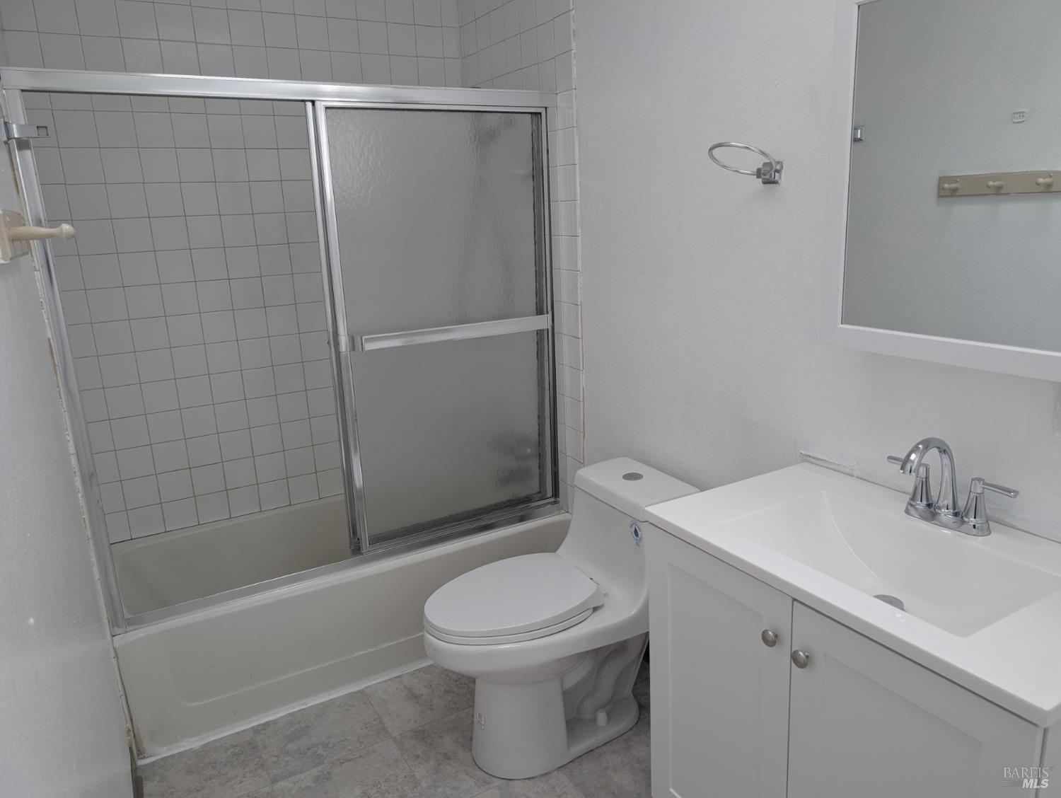 Detail Gallery Image 6 of 7 For 2305 Woolner Ave, Fairfield,  CA 94533 - 3 Beds | 1 Baths