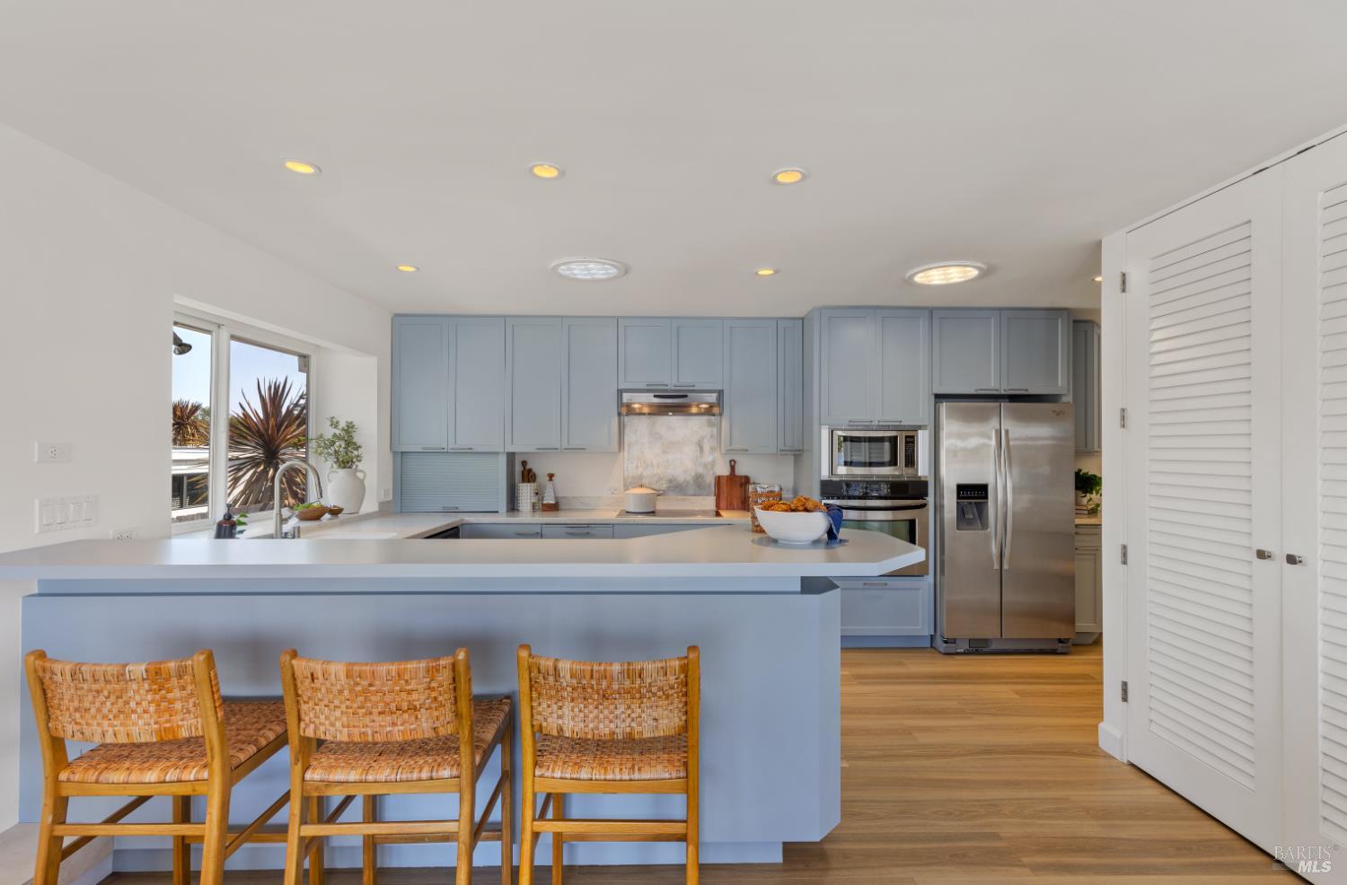 Detail Gallery Image 11 of 47 For 254 Riviera Cir, Larkspur,  CA 94939 - 3 Beds | 2/1 Baths