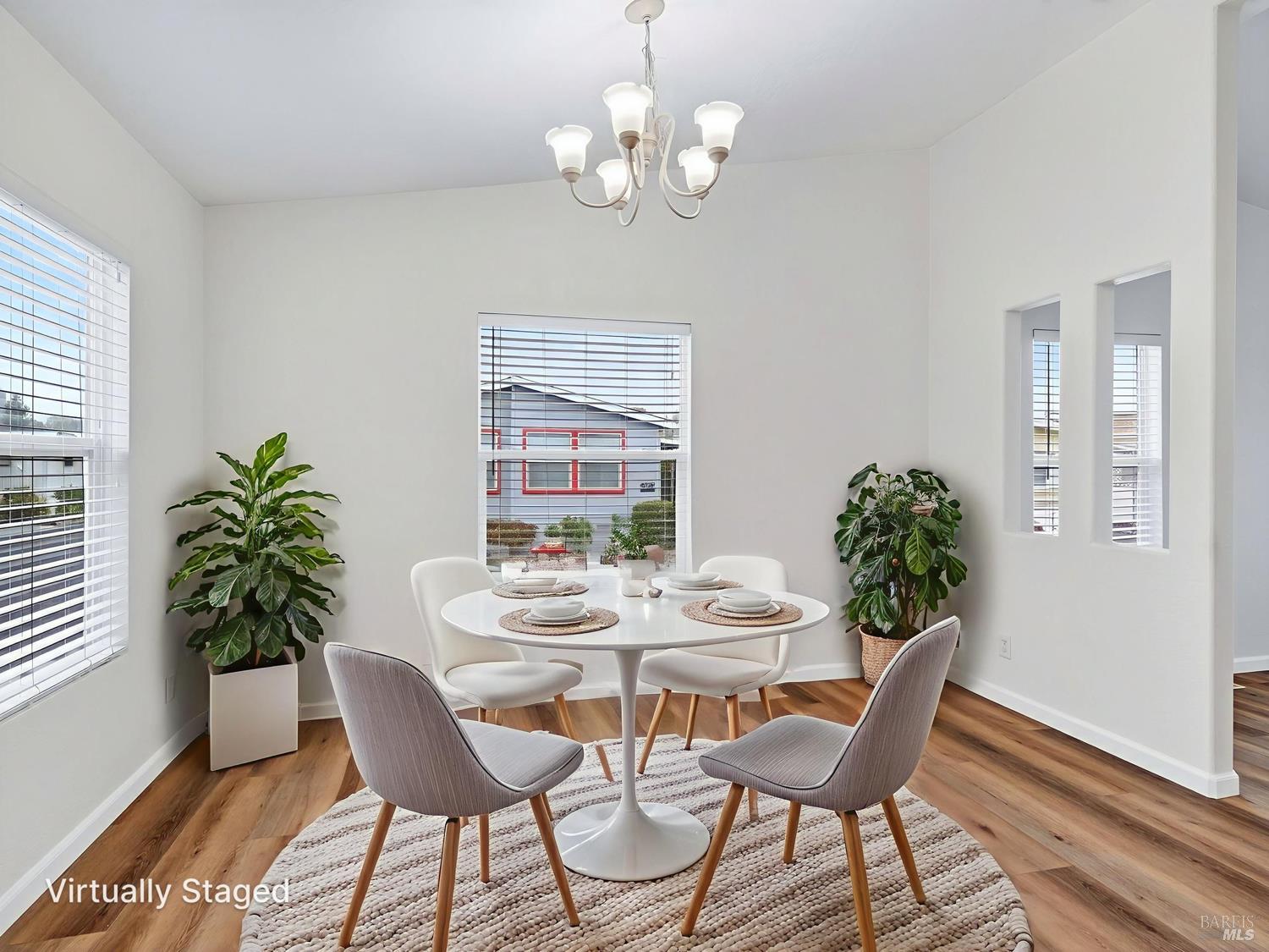 Detail Gallery Image 5 of 27 For 155 Shoreham Way, Santa Rosa,  CA 95401 - 3 Beds | 2 Baths