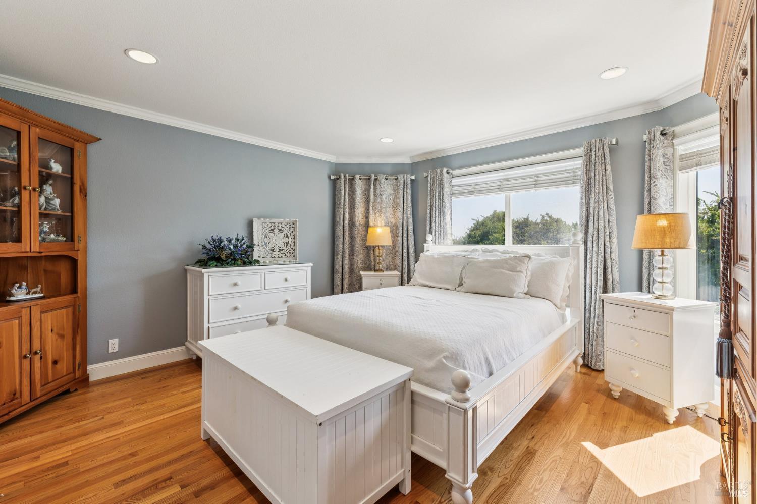 Detail Gallery Image 42 of 76 For 16 Fontana Ct, Novato,  CA 94945 - 5 Beds | 3/1 Baths