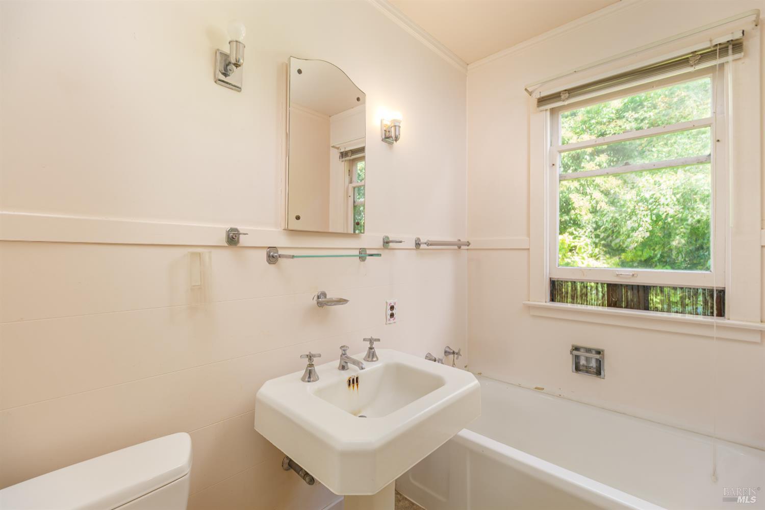 Detail Gallery Image 18 of 35 For 20 Shell Rd, Mill Valley,  CA 94941 - 3 Beds | 1/1 Baths