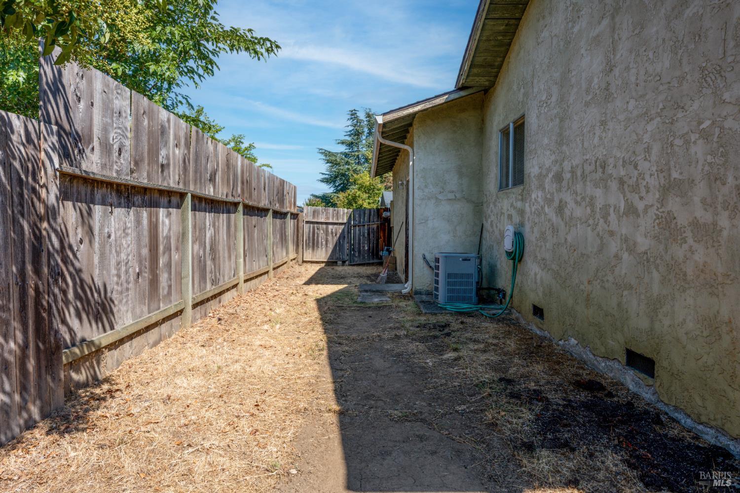 Detail Gallery Image 14 of 19 For 835 Yaqui Dr, Ukiah,  CA 95482 - 3 Beds | 2 Baths