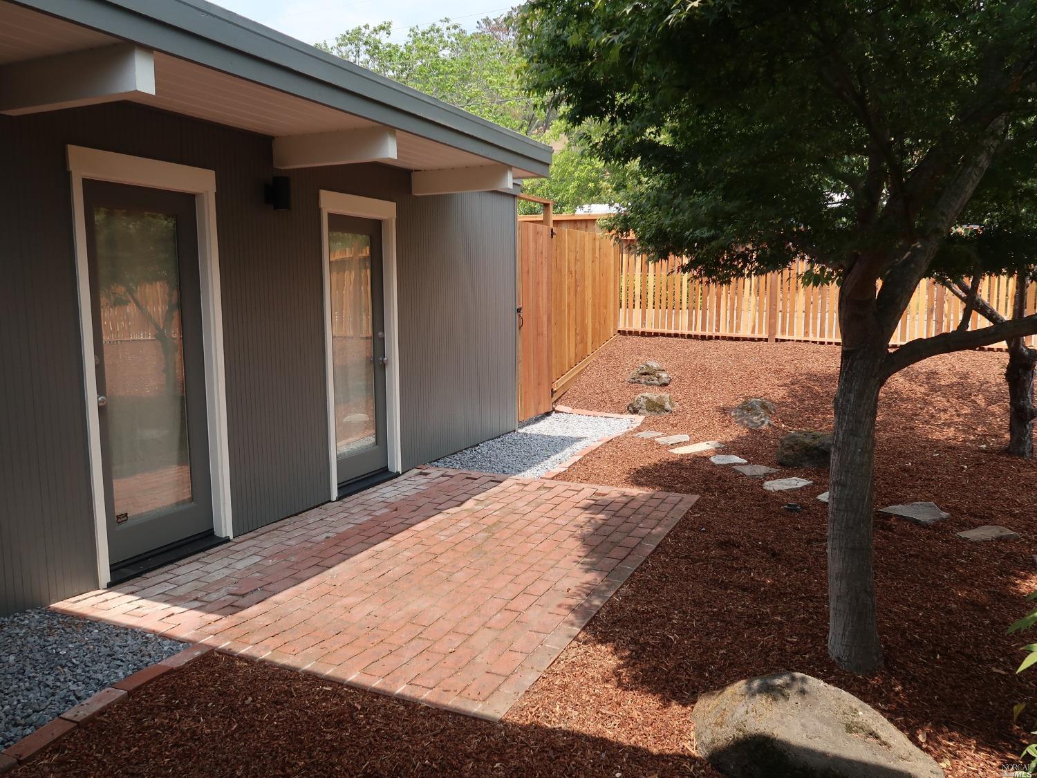 Detail Gallery Image 4 of 46 For 2151 Elderberry Ln, San Rafael,  CA 94903 - 3 Beds | 2 Baths