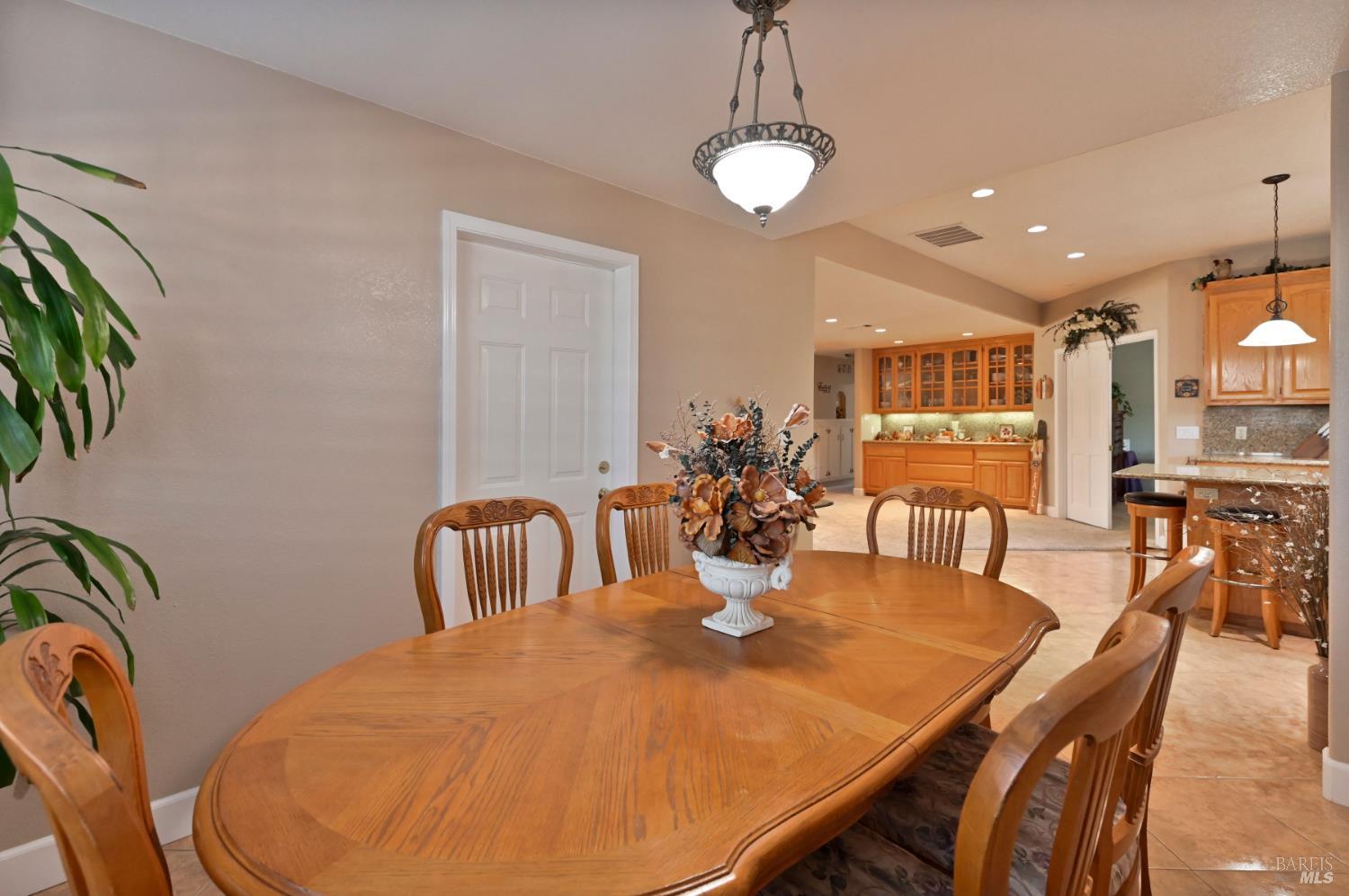 Detail Gallery Image 9 of 32 For 818 Thereza Way, Rio Vista,  CA 94571 - 4 Beds | 2/1 Baths