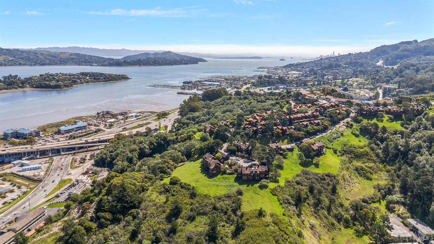 Detail Gallery Image 38 of 47 For 12 Ridgeview Ct, Sausalito,  CA 94965 - 2 Beds | 2/1 Baths