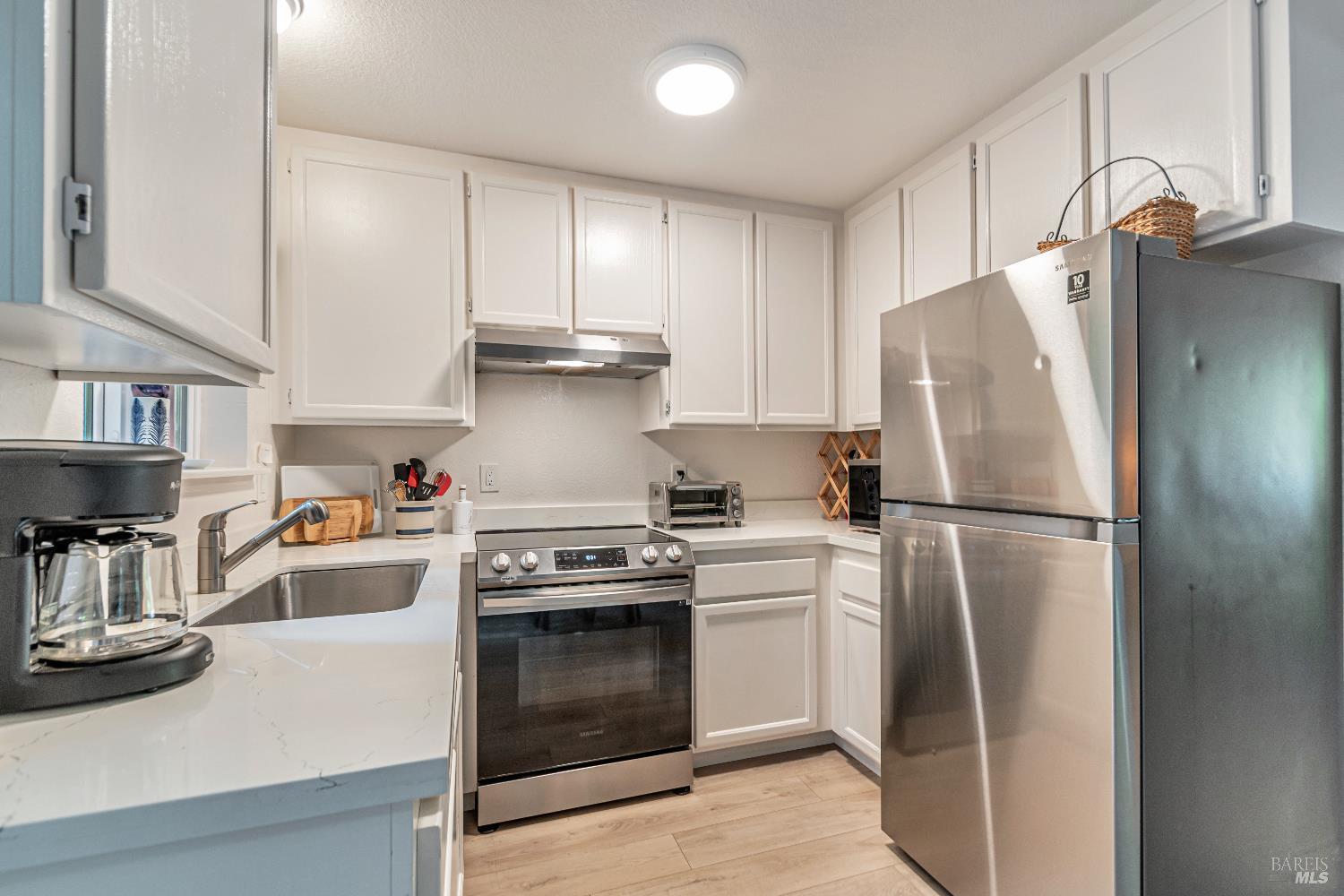 Detail Gallery Image 17 of 40 For 17383 Hwy 116 Unkn, Guerneville,  CA 95446 - 3 Beds | 1 Baths