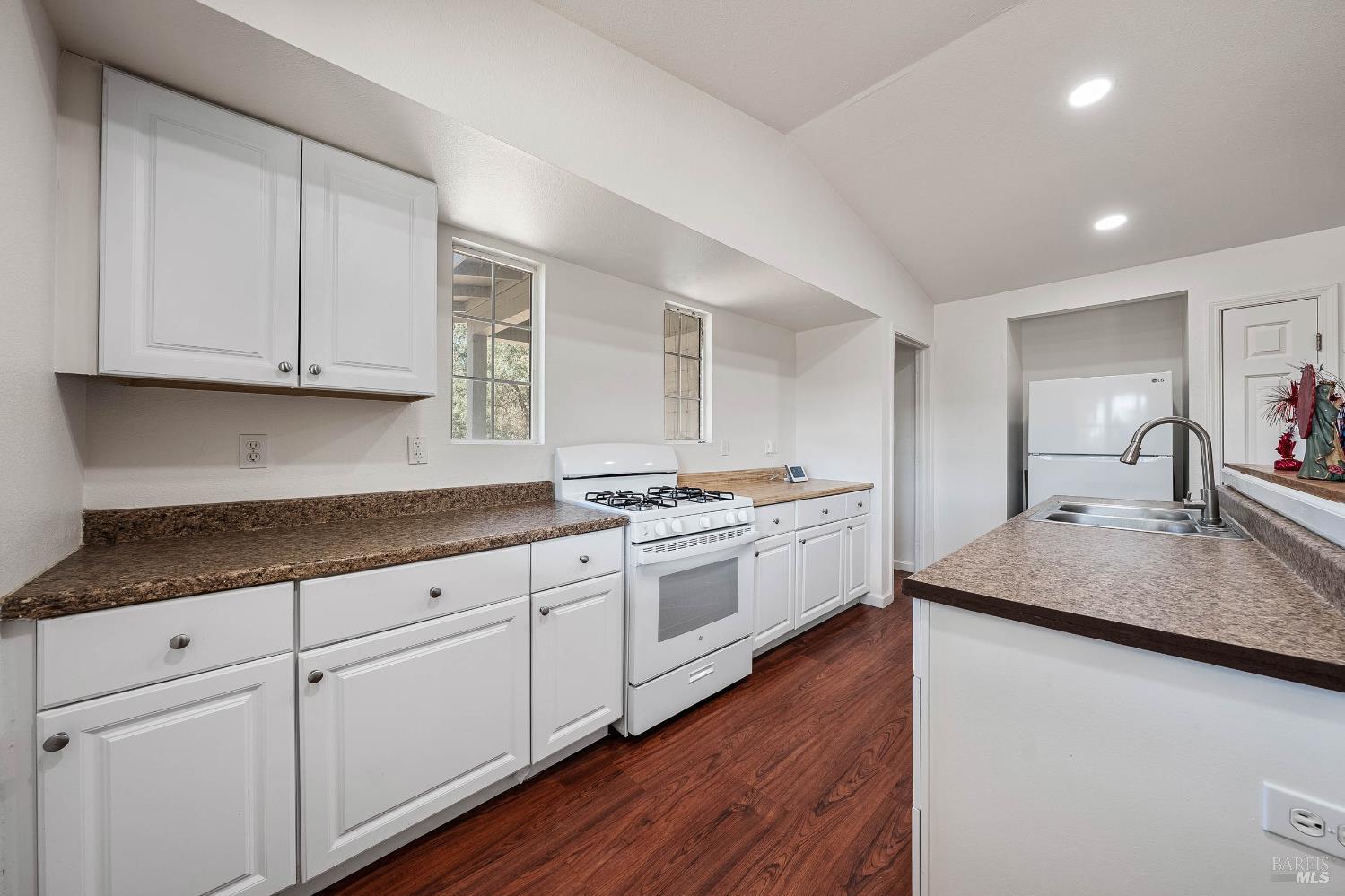 Detail Gallery Image 17 of 42 For 21710 E Highway 20 Hwy, Clearlake Oaks,  CA 95423 - 2 Beds | 1 Baths