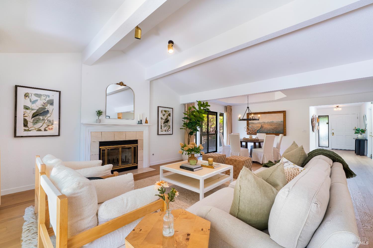 Detail Gallery Image 4 of 35 For 79 E Second St, Sonoma,  CA 95476 - 3 Beds | 2/1 Baths