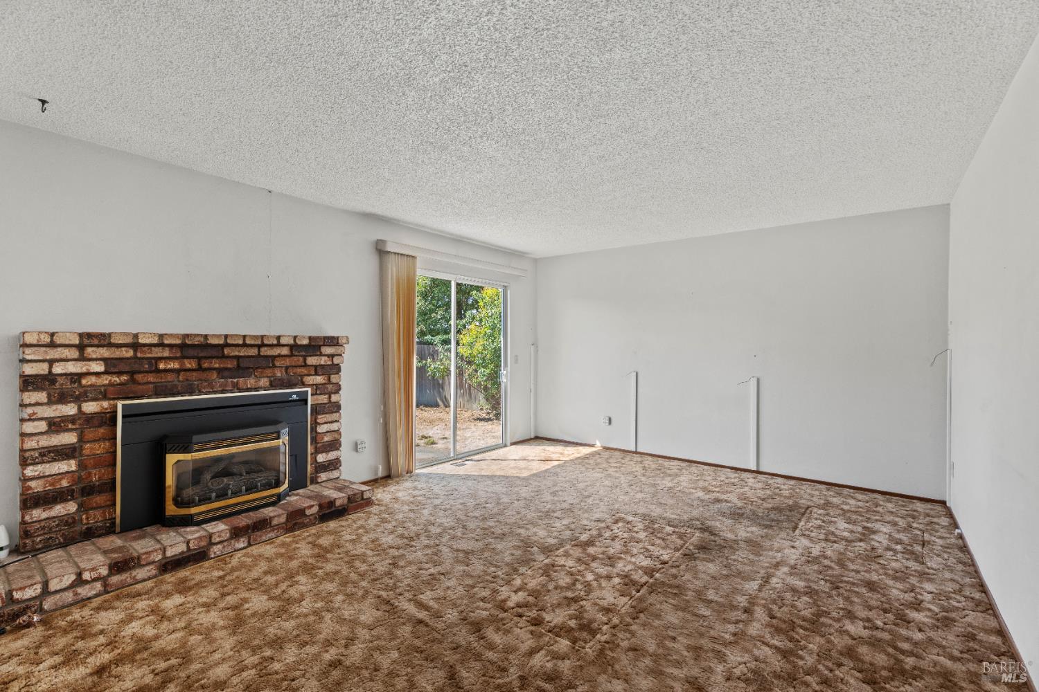 Detail Gallery Image 6 of 19 For 835 Yaqui Dr, Ukiah,  CA 95482 - 3 Beds | 2 Baths