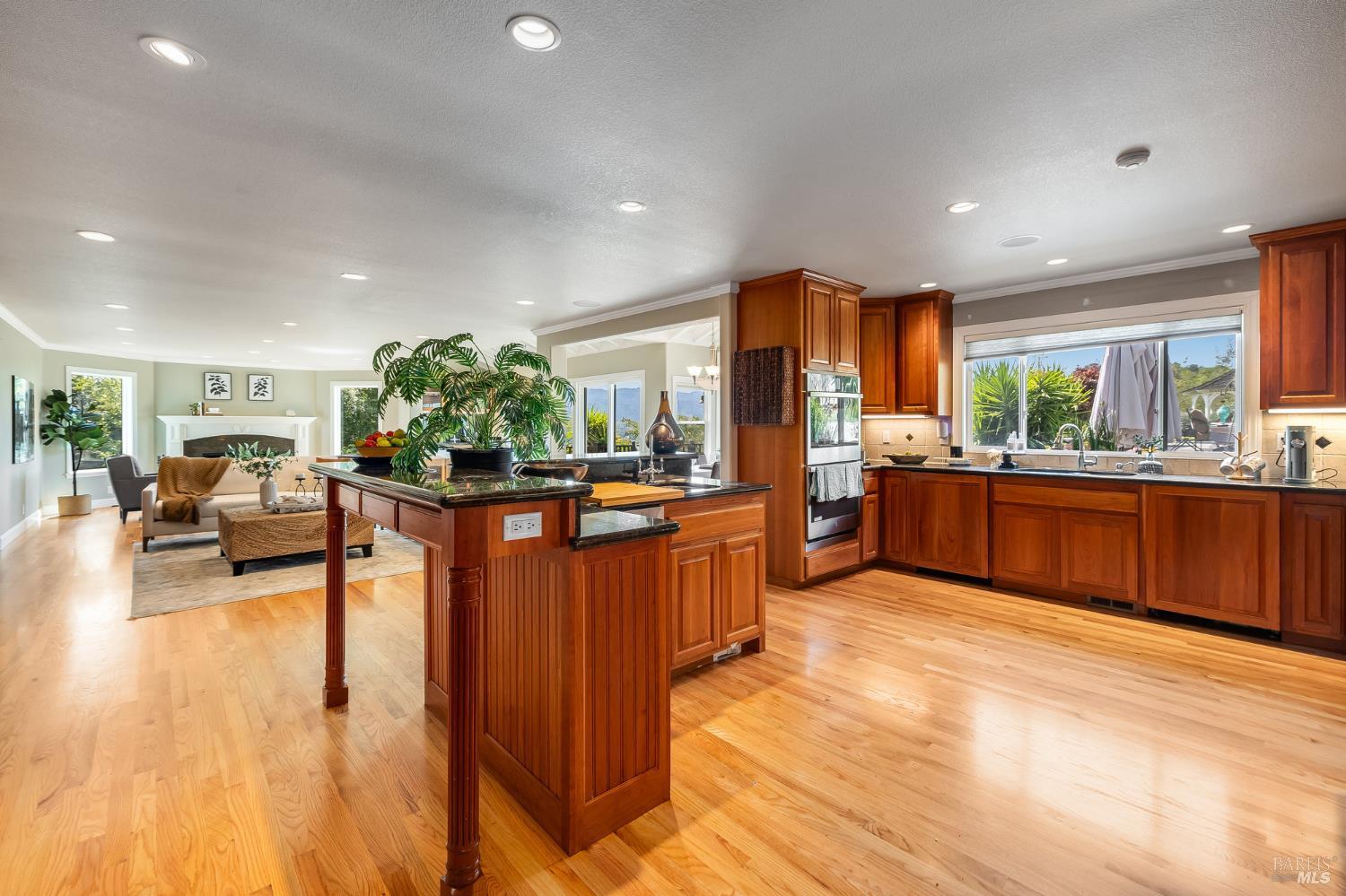 Detail Gallery Image 33 of 76 For 16 Fontana Ct, Novato,  CA 94945 - 5 Beds | 3/1 Baths