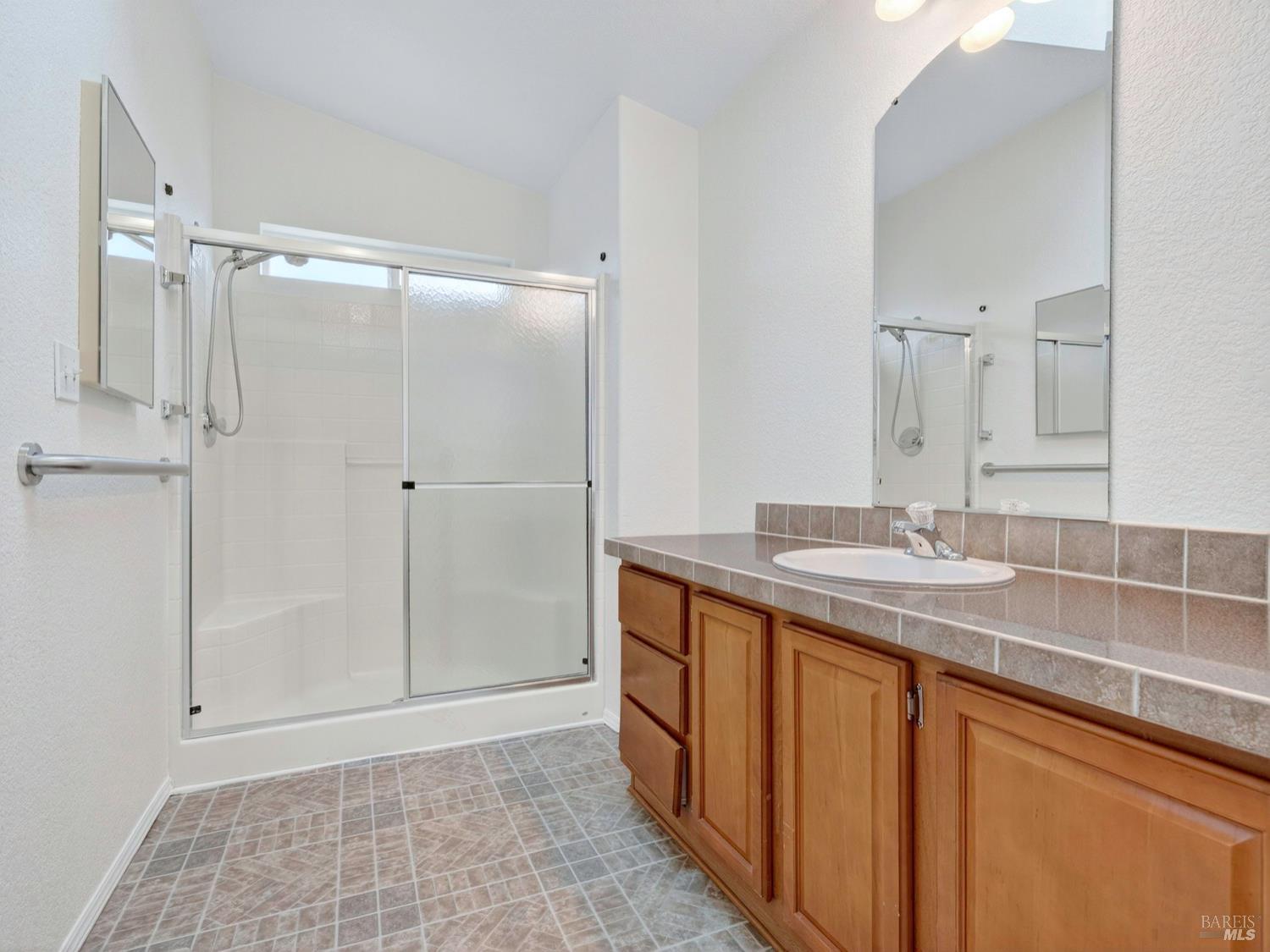 Detail Gallery Image 11 of 27 For 155 Shoreham Way, Santa Rosa,  CA 95401 - 3 Beds | 2 Baths