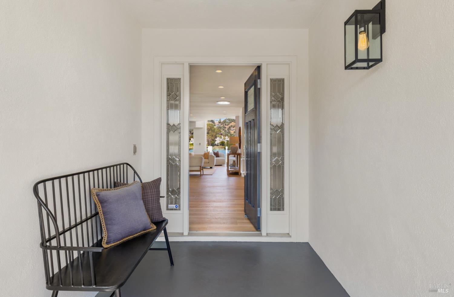 Detail Gallery Image 3 of 47 For 254 Riviera Cir, Larkspur,  CA 94939 - 3 Beds | 2/1 Baths