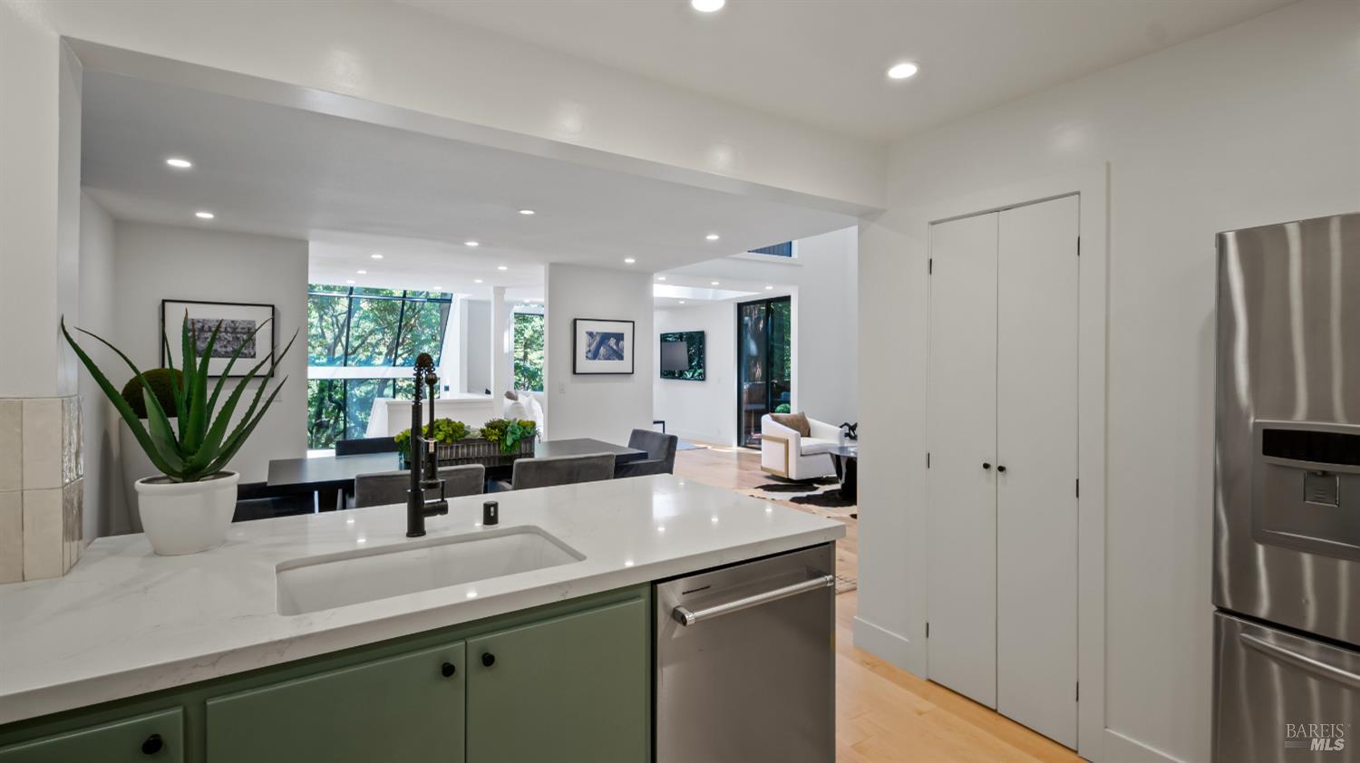 Detail Gallery Image 13 of 52 For 580 Ralston Ave, Mill Valley,  CA 94941 - 4 Beds | 3 Baths