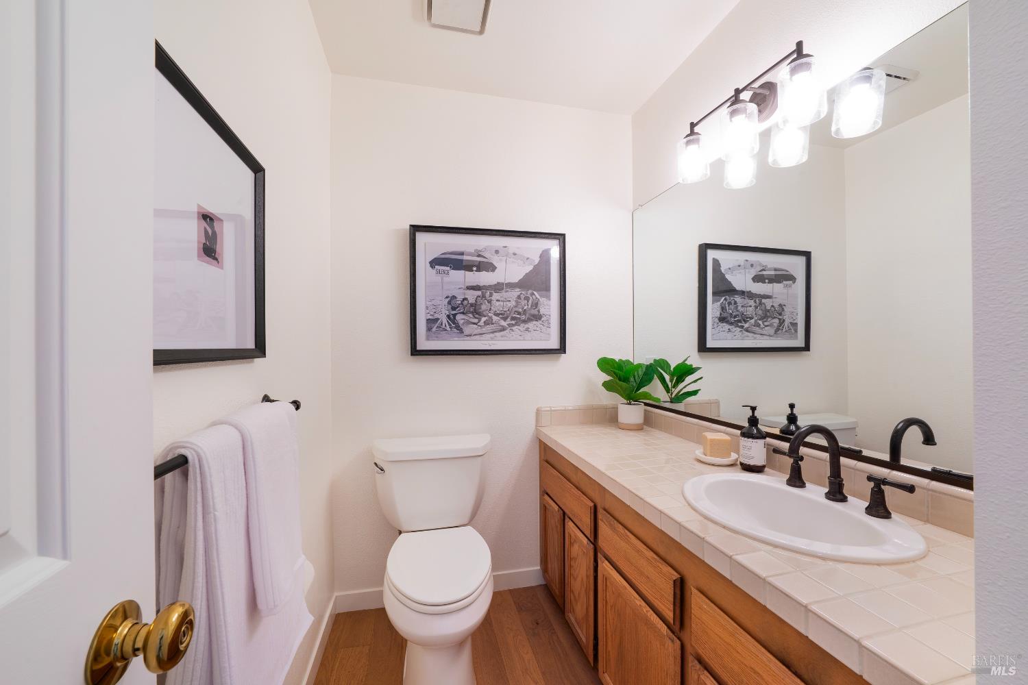 Detail Gallery Image 13 of 35 For 79 E Second St, Sonoma,  CA 95476 - 3 Beds | 2/1 Baths