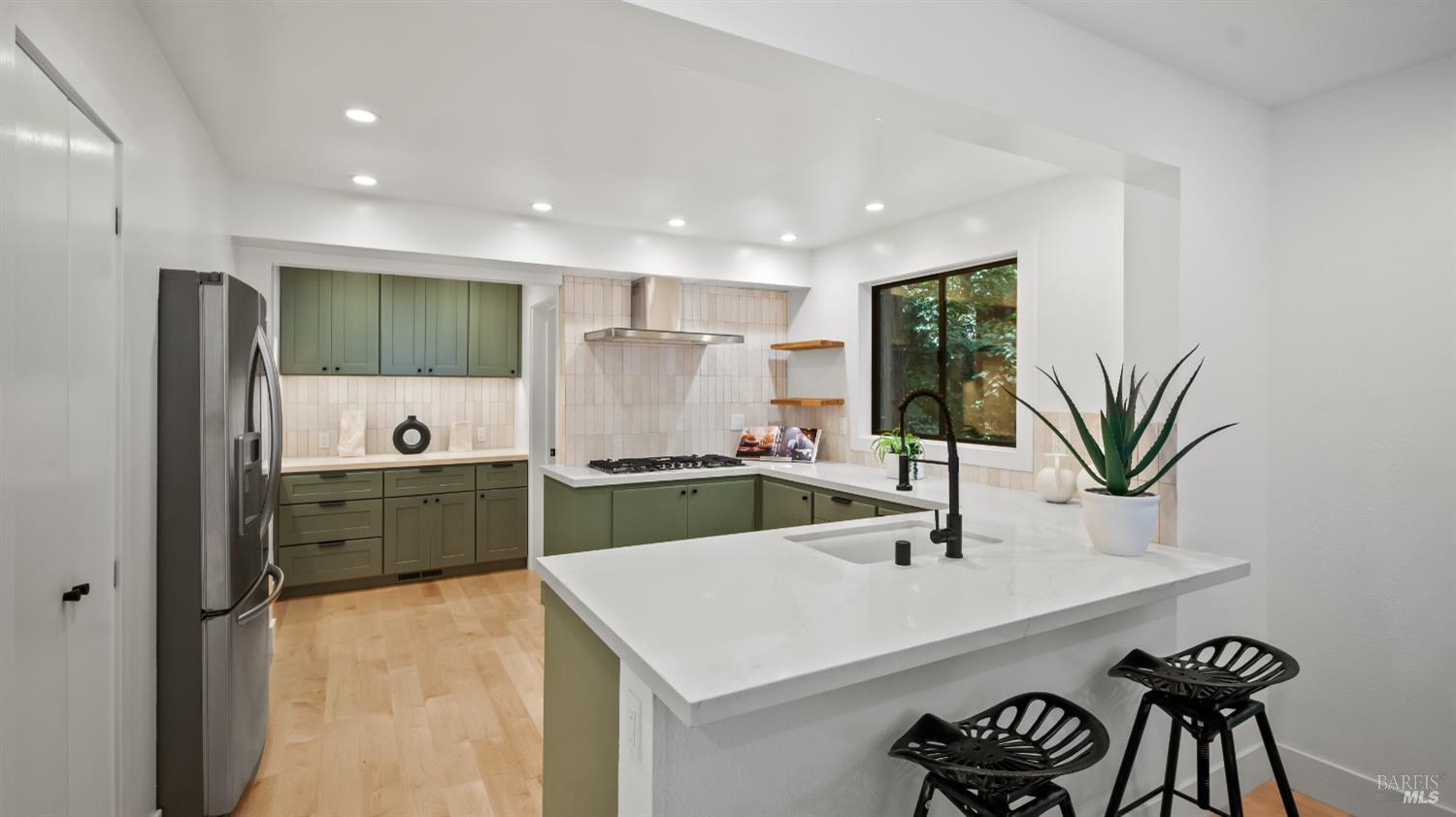 Detail Gallery Image 9 of 52 For 580 Ralston Ave, Mill Valley,  CA 94941 - 4 Beds | 3 Baths