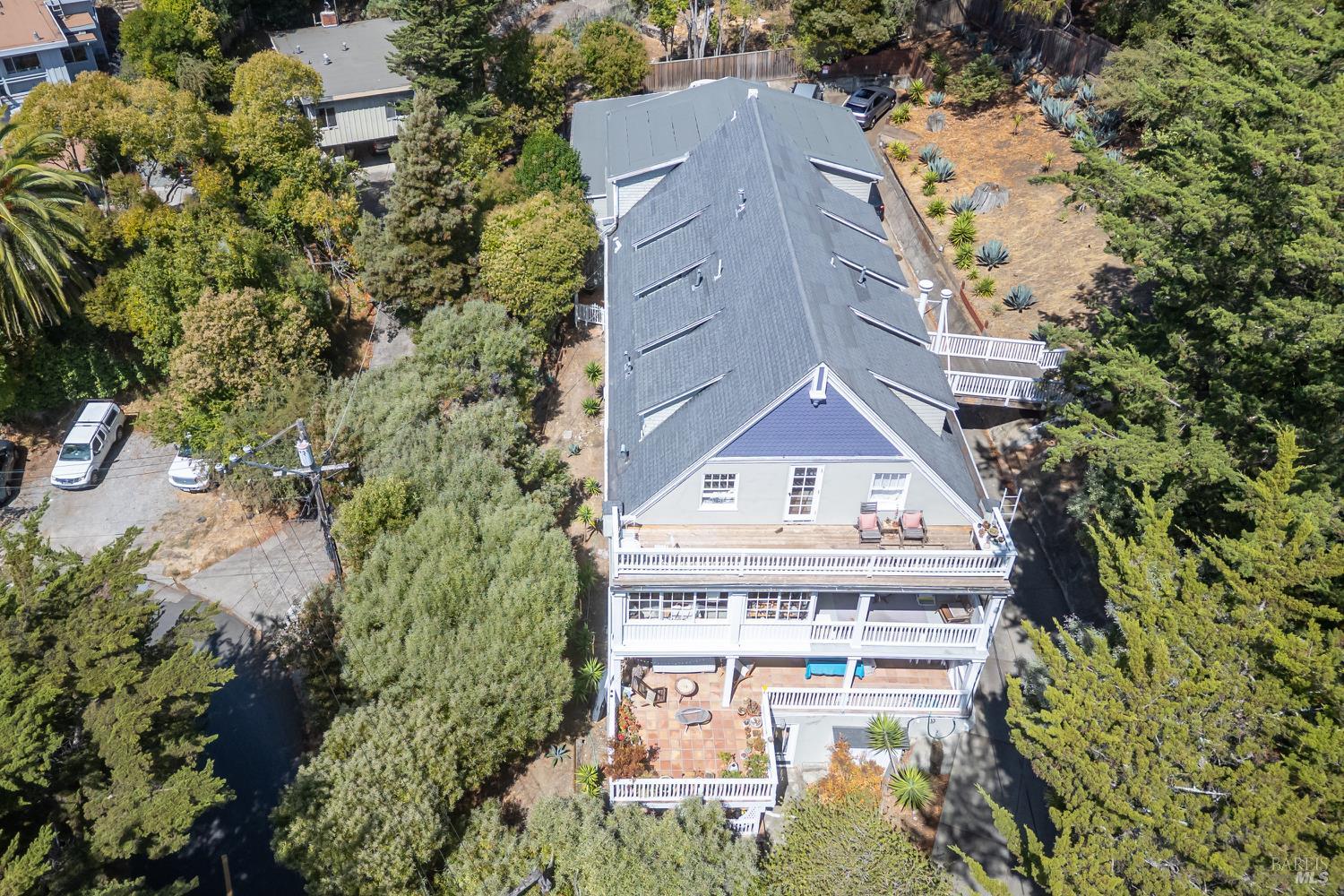 Detail Gallery Image 2 of 38 For 65 Summit Ave, Mill Valley,  CA 94941 - – Beds | – Baths