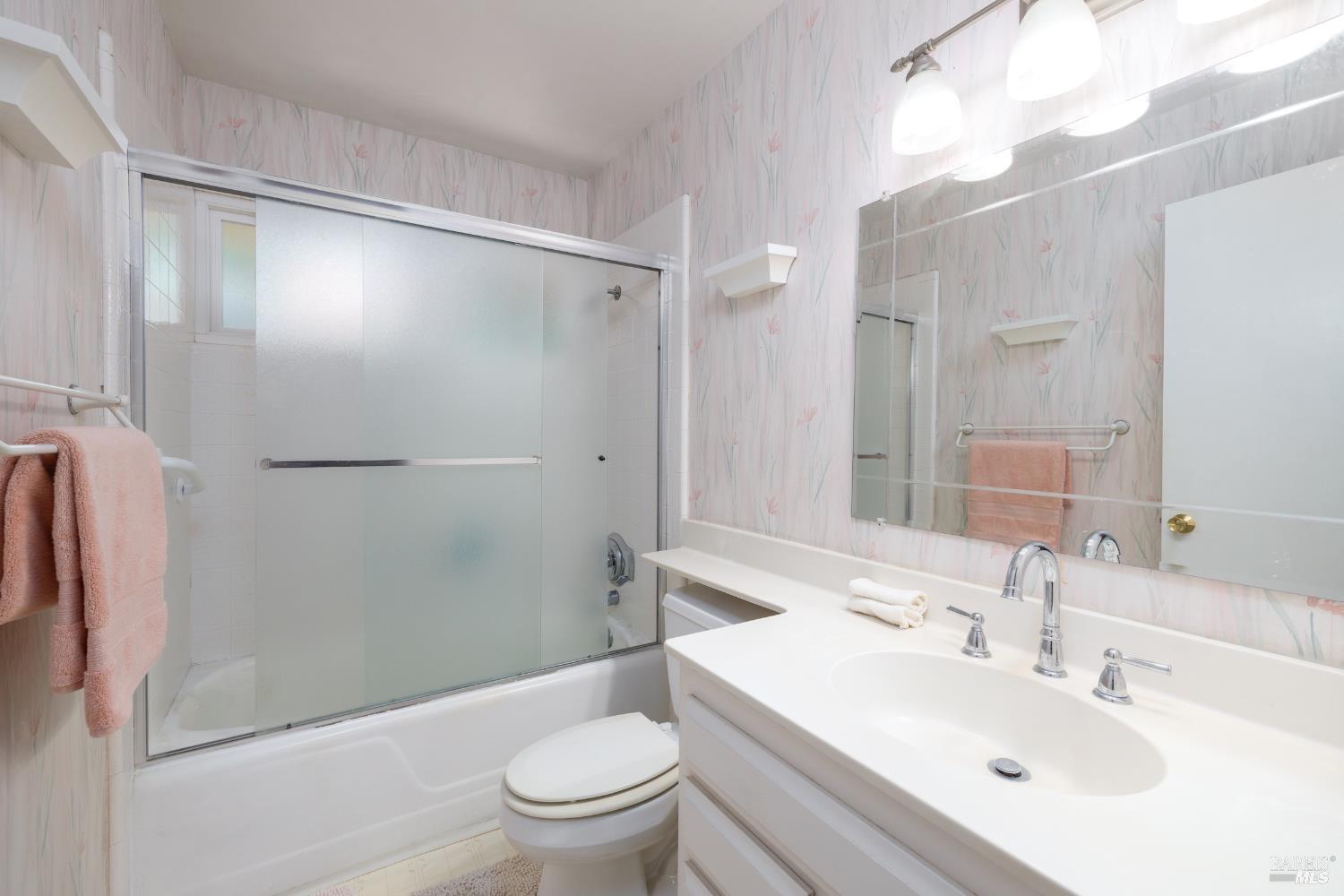 Detail Gallery Image 8 of 12 For 446 Las Casitas Ct #D,  Santa Rosa,  CA 95403 - 3 Beds | 2 Baths