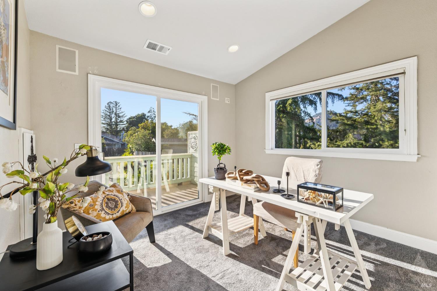 Detail Gallery Image 65 of 76 For 16 Fontana Ct, Novato,  CA 94945 - 5 Beds | 3/1 Baths
