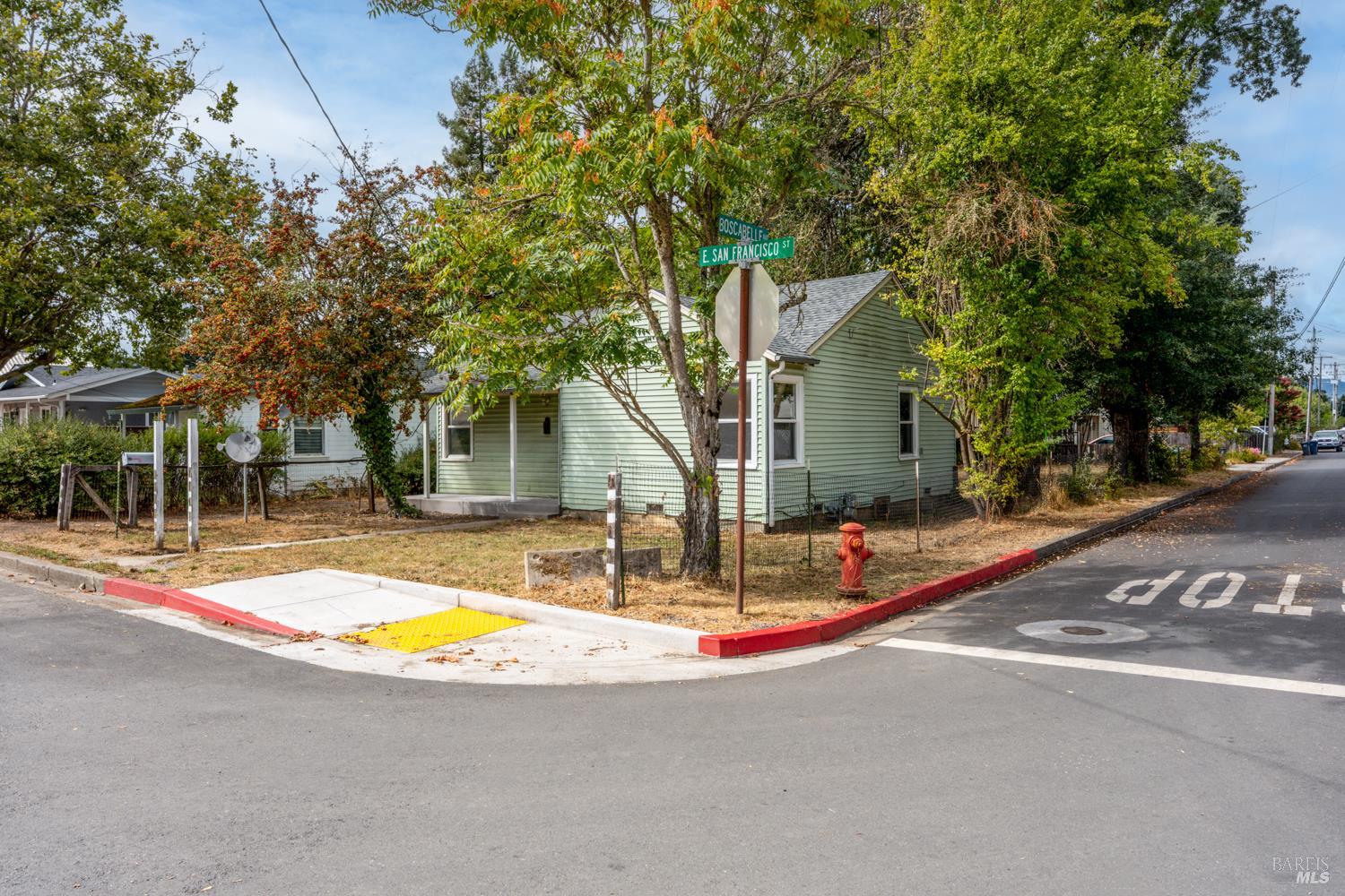 Detail Gallery Image 3 of 14 For 288 E San Francisco Ave, Willits,  CA 95490 - 2 Beds | 1 Baths