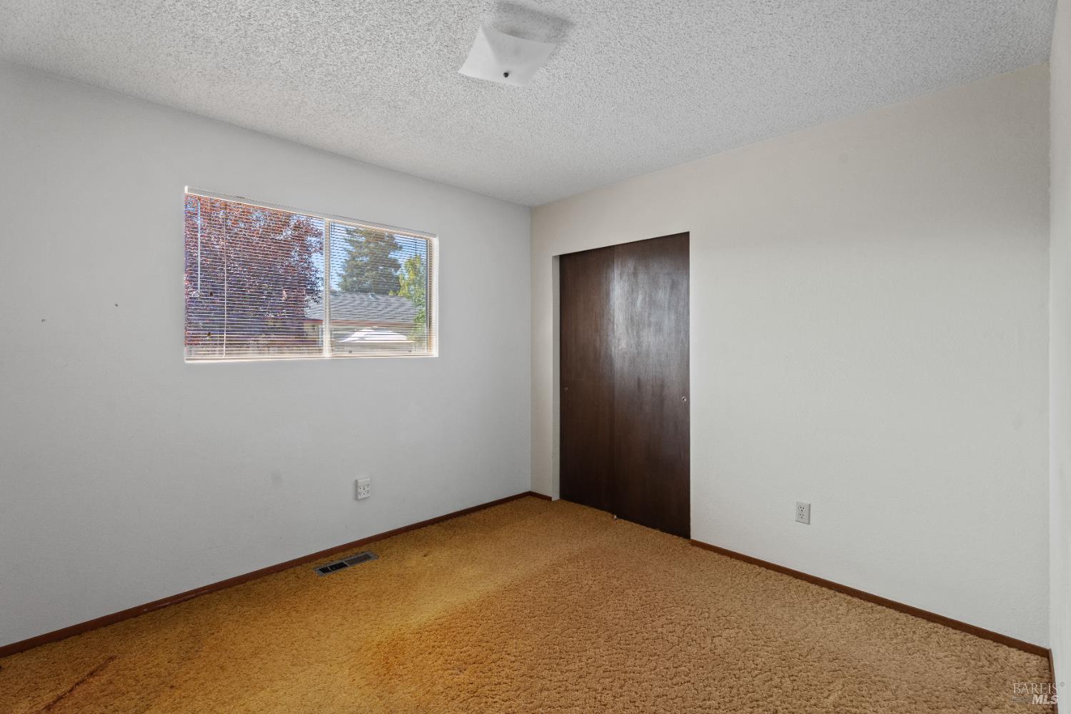 Detail Gallery Image 9 of 19 For 835 Yaqui Dr, Ukiah,  CA 95482 - 3 Beds | 2 Baths