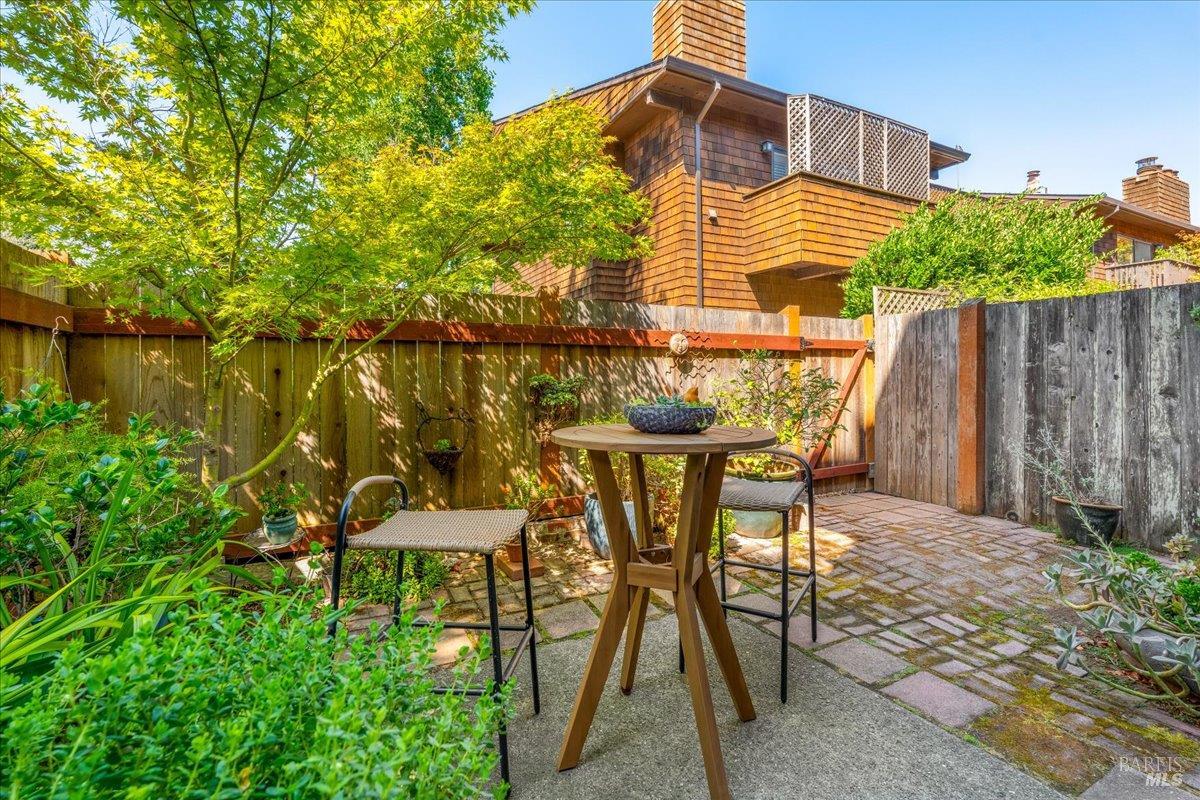 Detail Gallery Image 28 of 34 For 1 Freedom Ln, Petaluma,  CA 94952 - 2 Beds | 2/1 Baths