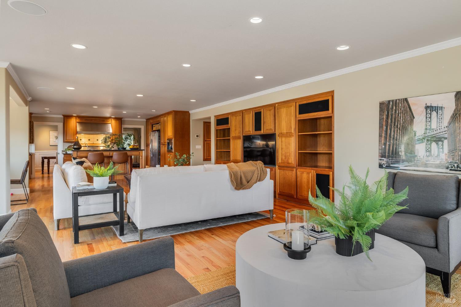 Detail Gallery Image 9 of 76 For 16 Fontana Ct, Novato,  CA 94945 - 5 Beds | 3/1 Baths