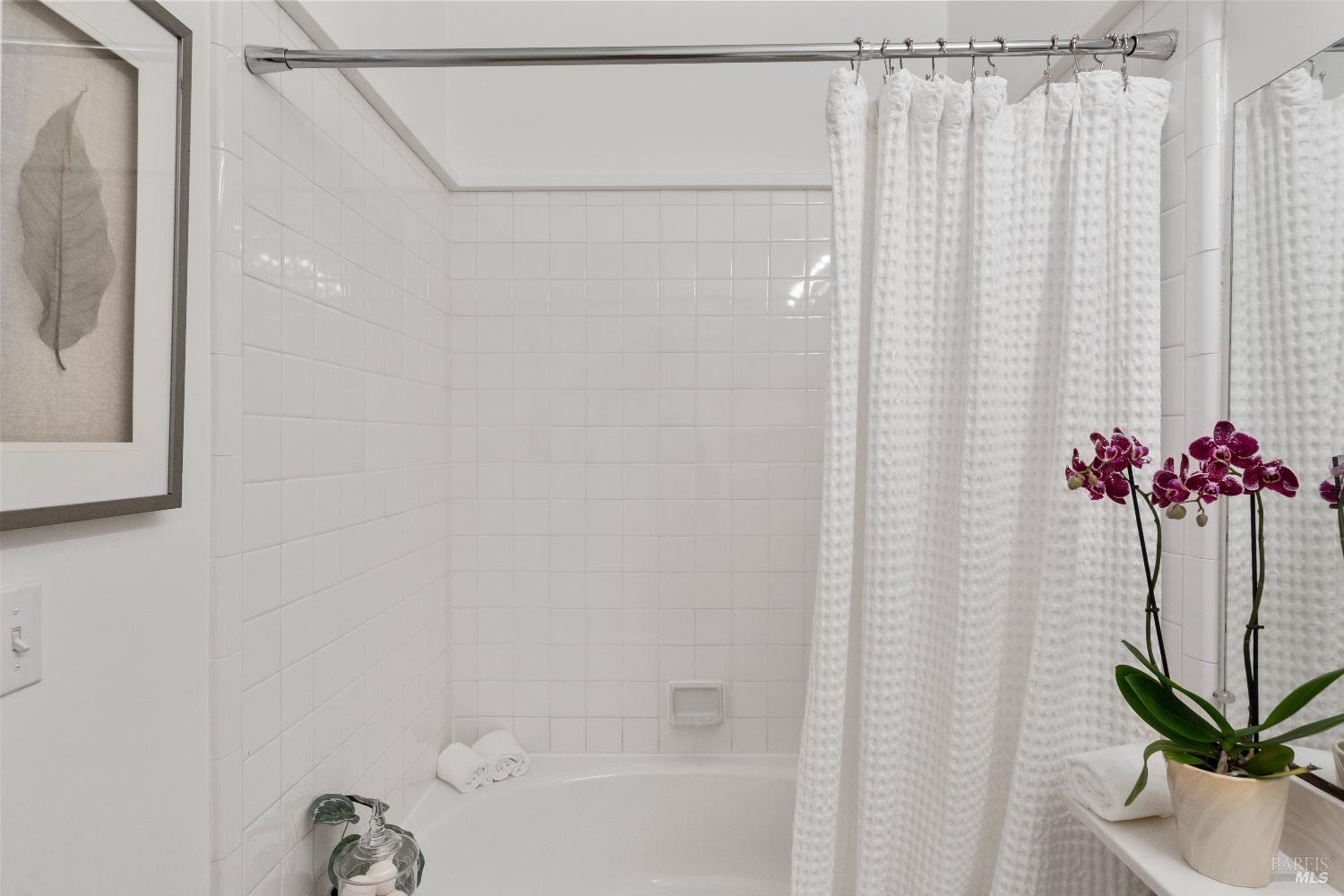 Detail Gallery Image 19 of 37 For 9 Village Ct, San Rafael,  CA 94903 - 3 Beds | 2/1 Baths