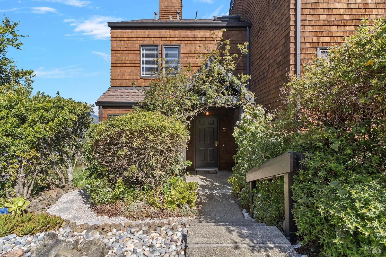 Detail Gallery Image 1 of 47 For 12 Ridgeview Ct, Sausalito,  CA 94965 - 2 Beds | 2/1 Baths