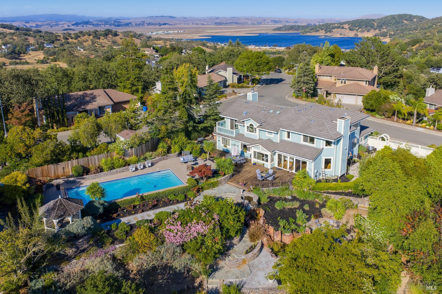 Detail Gallery Image 68 of 76 For 16 Fontana Ct, Novato,  CA 94945 - 5 Beds | 3/1 Baths