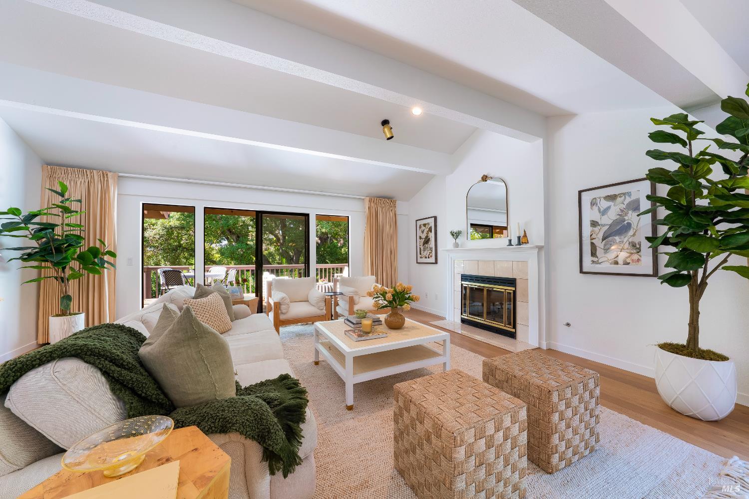 Detail Gallery Image 3 of 35 For 79 E Second St, Sonoma,  CA 95476 - 3 Beds | 2/1 Baths