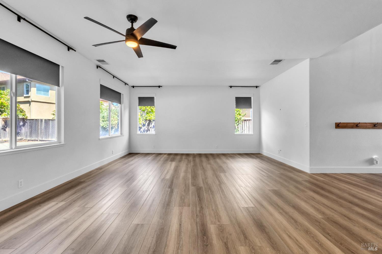 Detail Gallery Image 21 of 44 For 2040 Mariposa Dr, Dixon,  CA 95620 - 4 Beds | 2/1 Baths