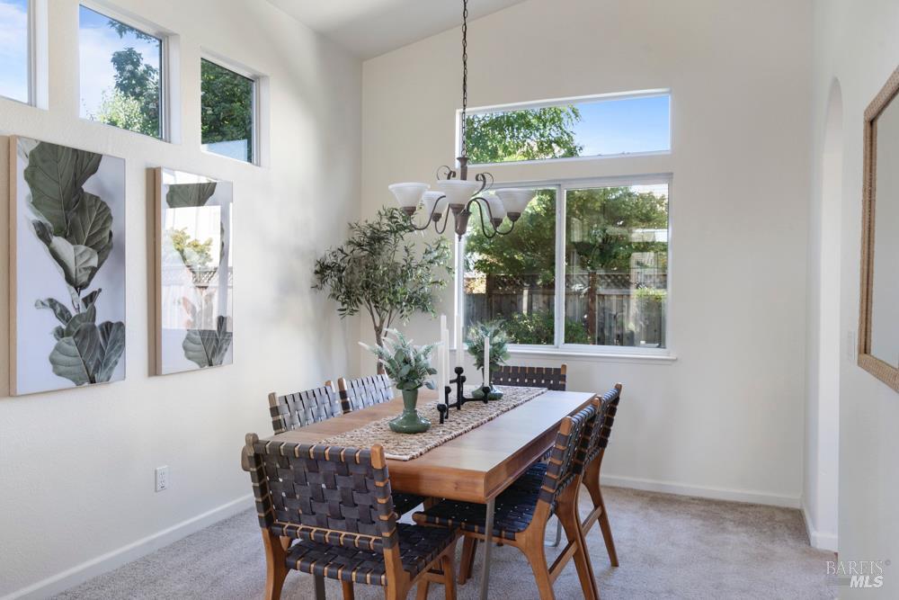 Detail Gallery Image 6 of 39 For 8011 Mammoth Dr, Rohnert Park,  CA 94928 - 3 Beds | 2/1 Baths