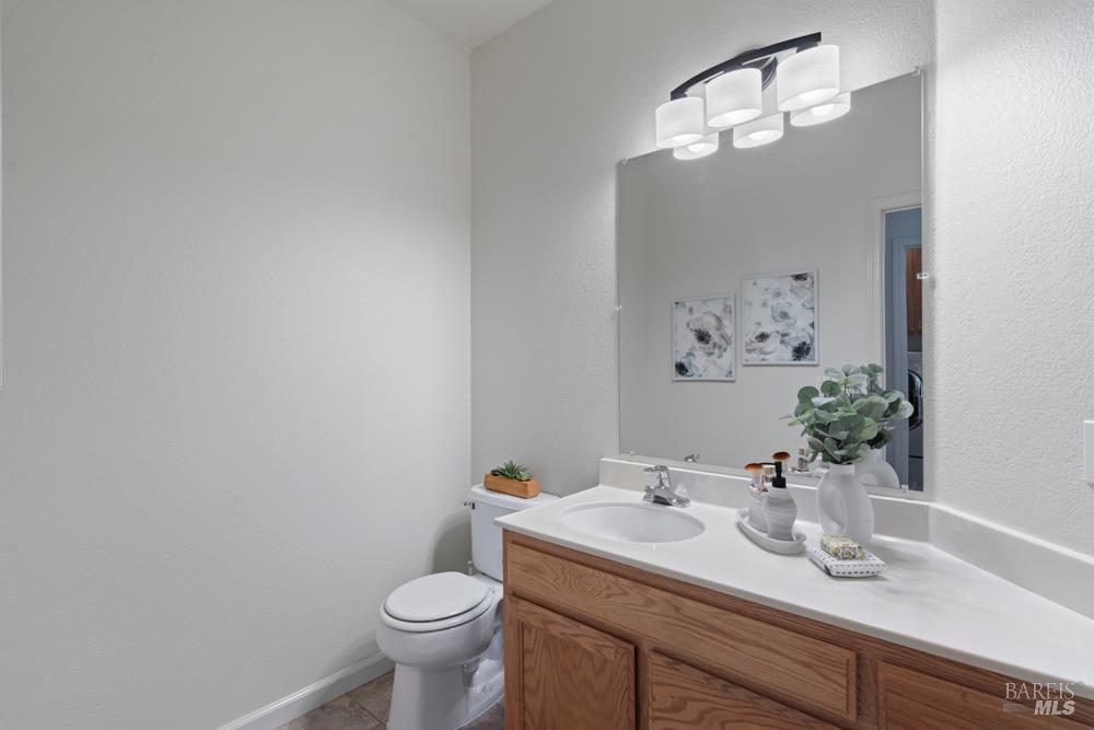Detail Gallery Image 10 of 39 For 8011 Mammoth Dr, Rohnert Park,  CA 94928 - 3 Beds | 2/1 Baths