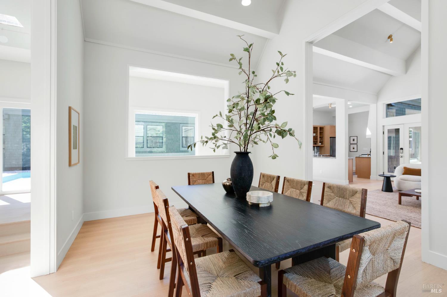Detail Gallery Image 14 of 63 For 71 Pacheco Creek Dr, Novato,  CA 94949 - 4 Beds | 3/1 Baths