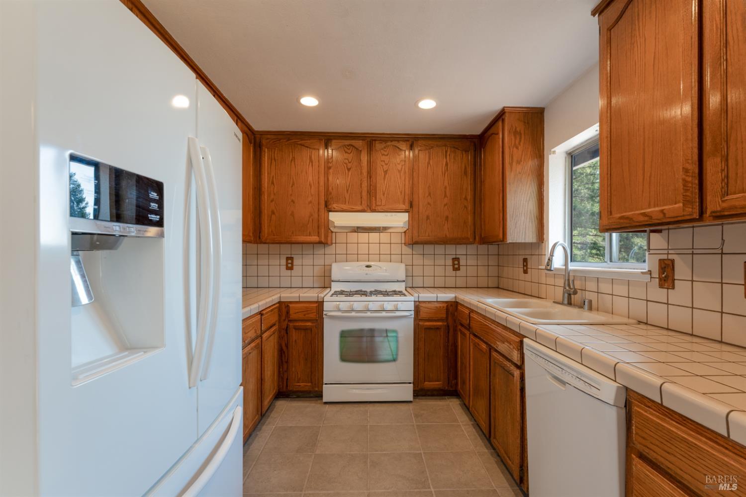 Detail Gallery Image 7 of 23 For 23945 Nutmeg Pl, Willits,  CA 95490 - 3 Beds | 2 Baths