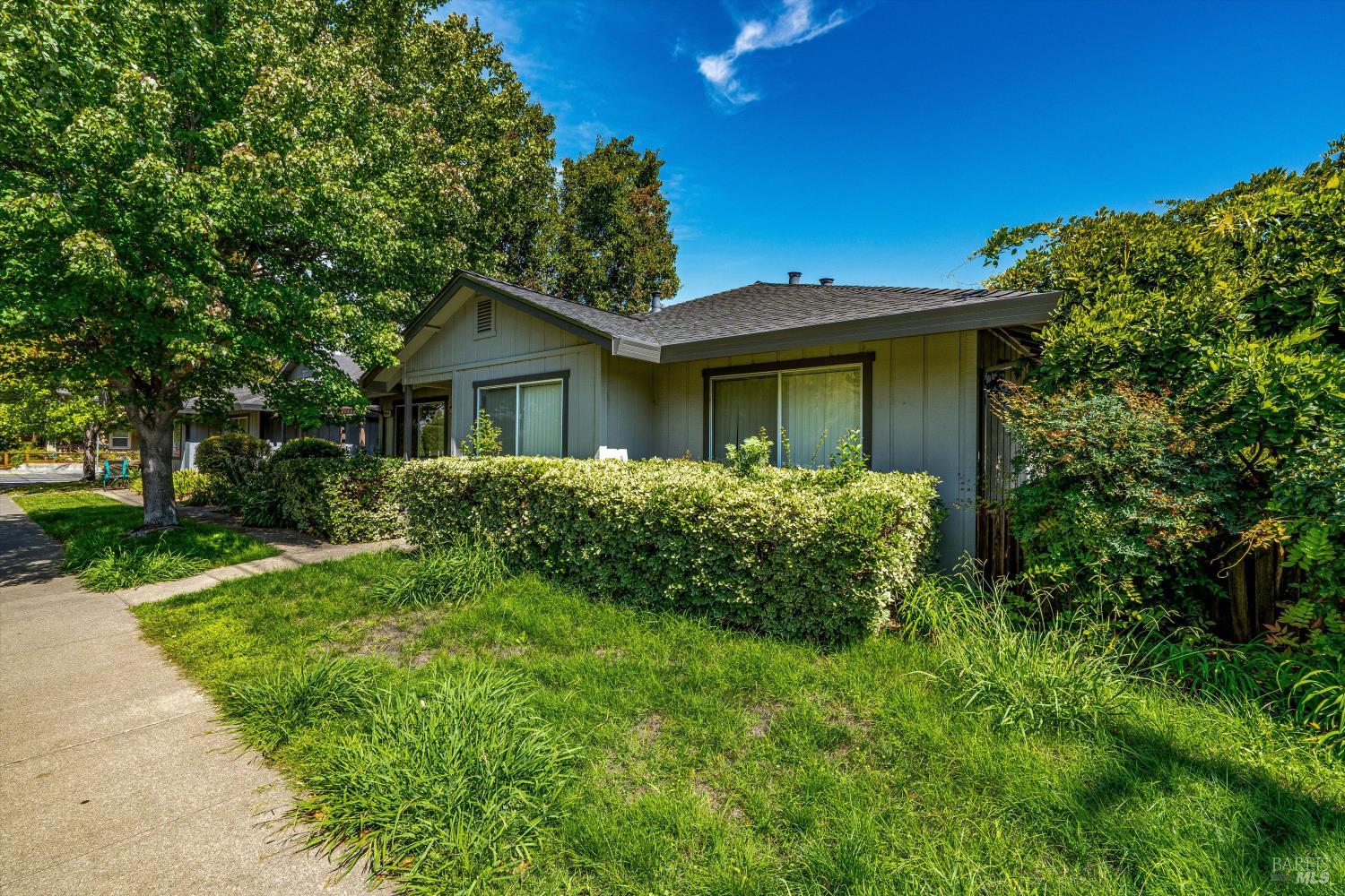 Detail Gallery Image 4 of 13 For 1014 1st St, Sonoma,  CA 95476 - – Beds | – Baths