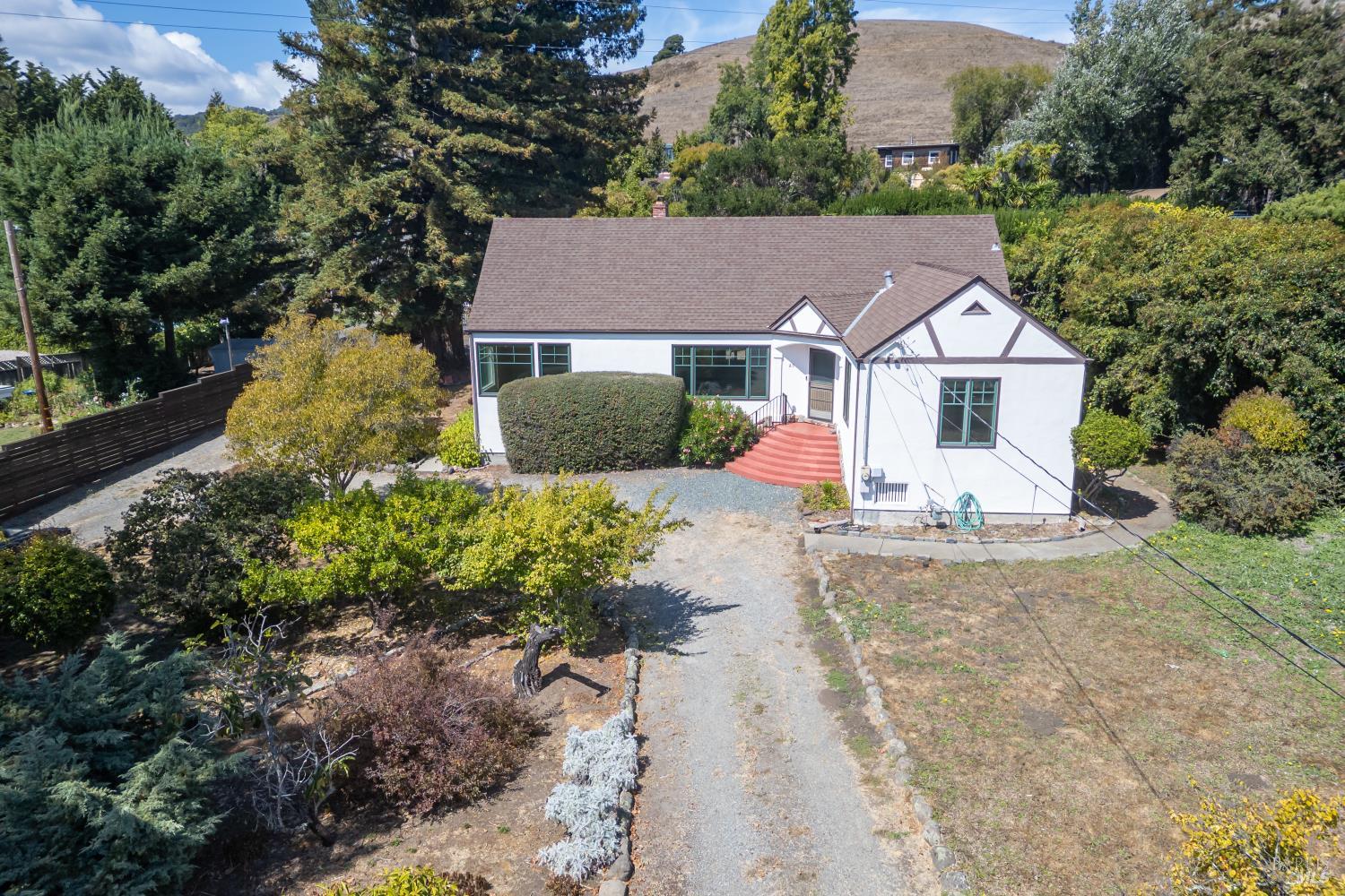 Detail Gallery Image 5 of 35 For 20 Shell Rd, Mill Valley,  CA 94941 - 3 Beds | 1/1 Baths