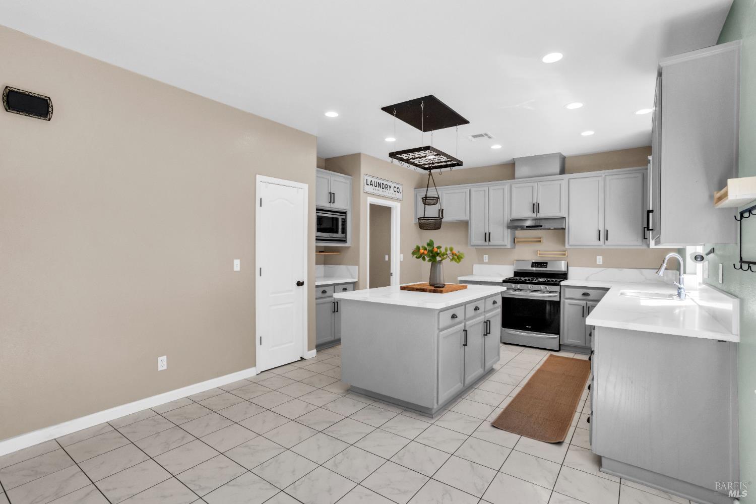 Detail Gallery Image 28 of 44 For 2040 Mariposa Dr, Dixon,  CA 95620 - 4 Beds | 2/1 Baths