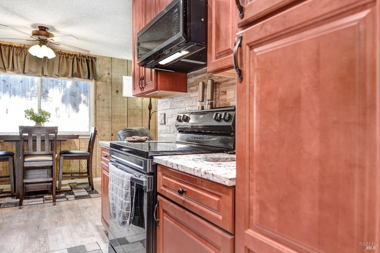 Detail Gallery Image 2 of 16 For 2734 Laurel Dr, Fairfield,  CA 94533 - 3 Beds | 1 Baths