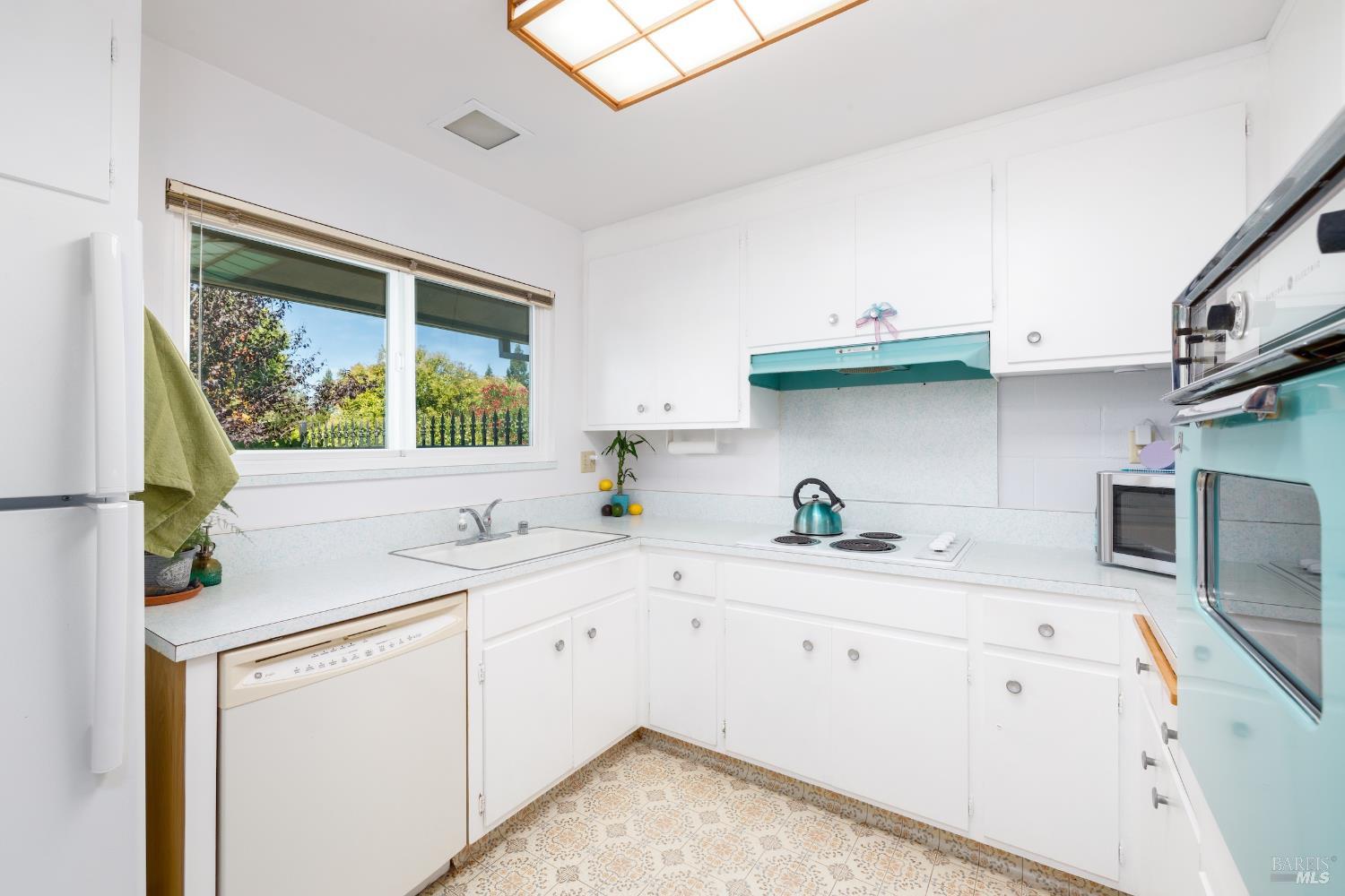 Detail Gallery Image 6 of 12 For 446 Las Casitas Ct #D,  Santa Rosa,  CA 95403 - 3 Beds | 2 Baths