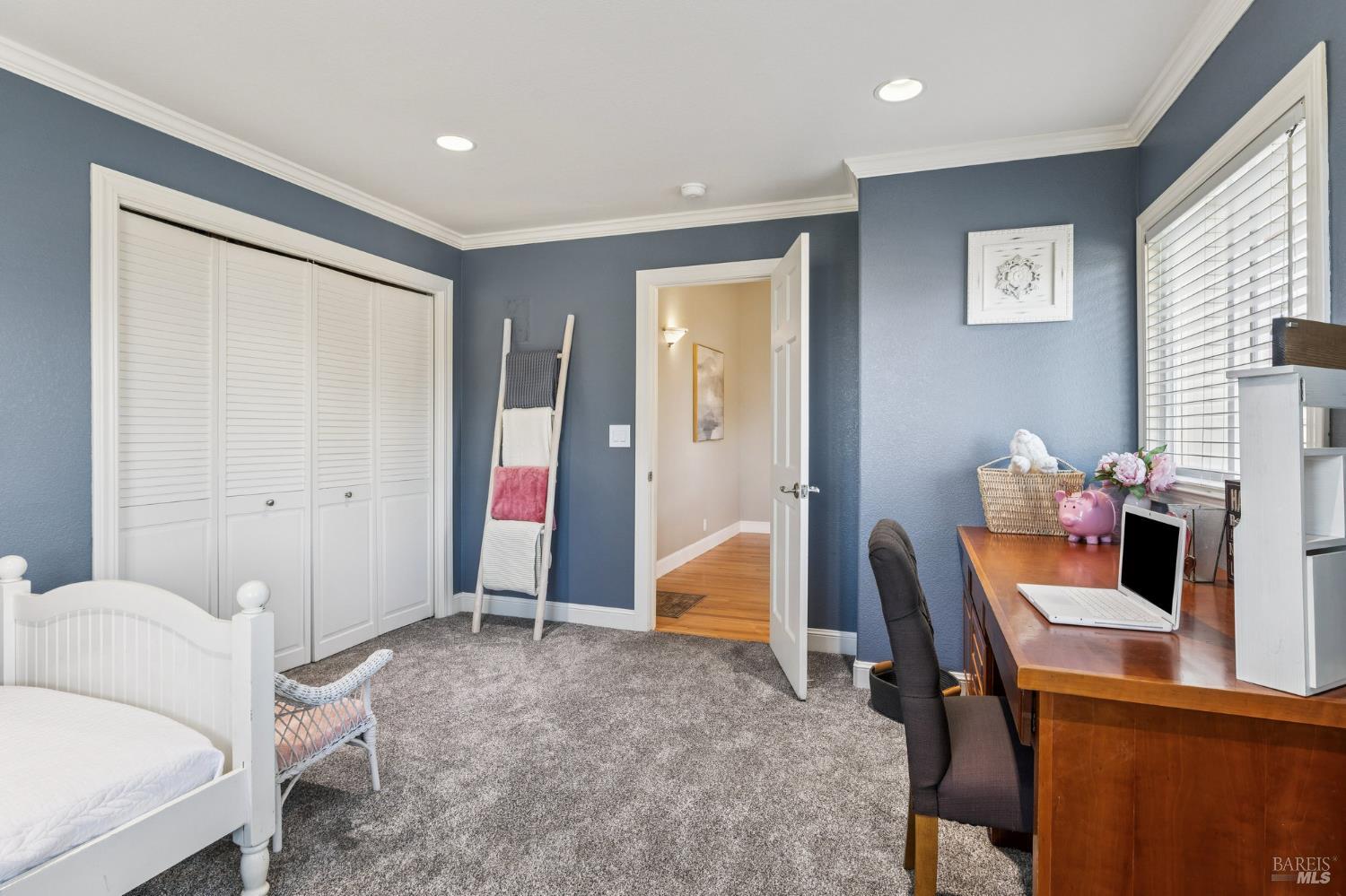 Detail Gallery Image 50 of 76 For 16 Fontana Ct, Novato,  CA 94945 - 5 Beds | 3/1 Baths