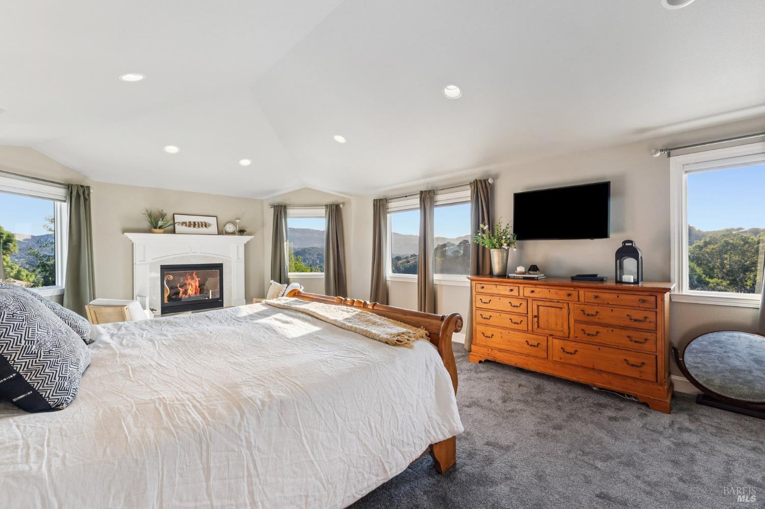 Detail Gallery Image 62 of 76 For 16 Fontana Ct, Novato,  CA 94945 - 5 Beds | 3/1 Baths
