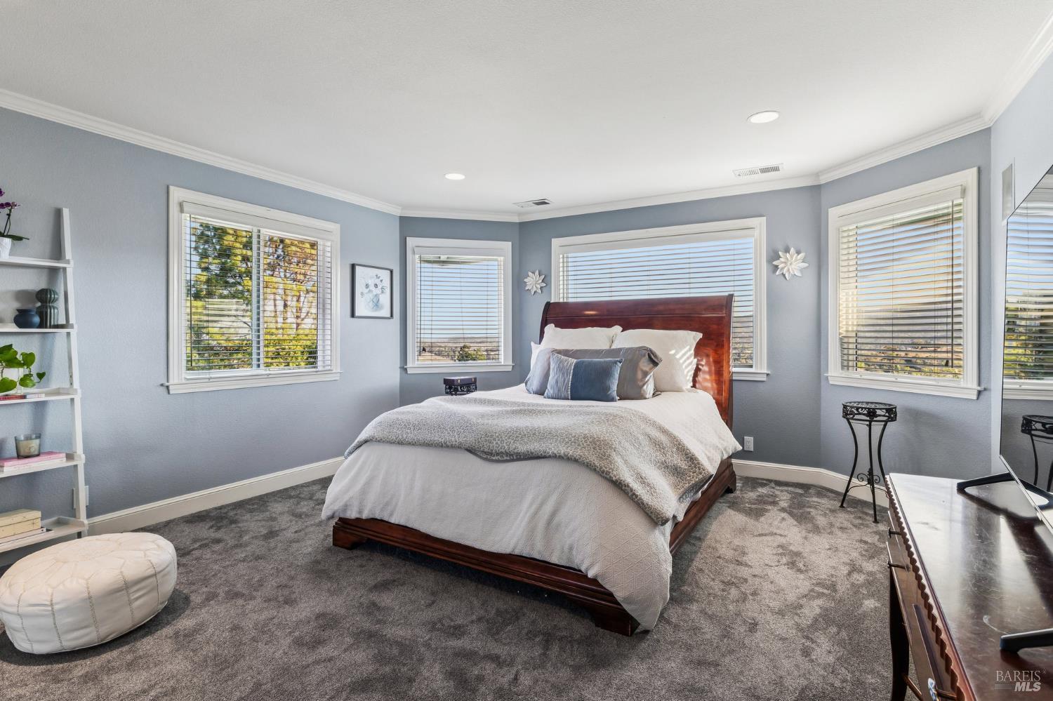 Detail Gallery Image 52 of 76 For 16 Fontana Ct, Novato,  CA 94945 - 5 Beds | 3/1 Baths
