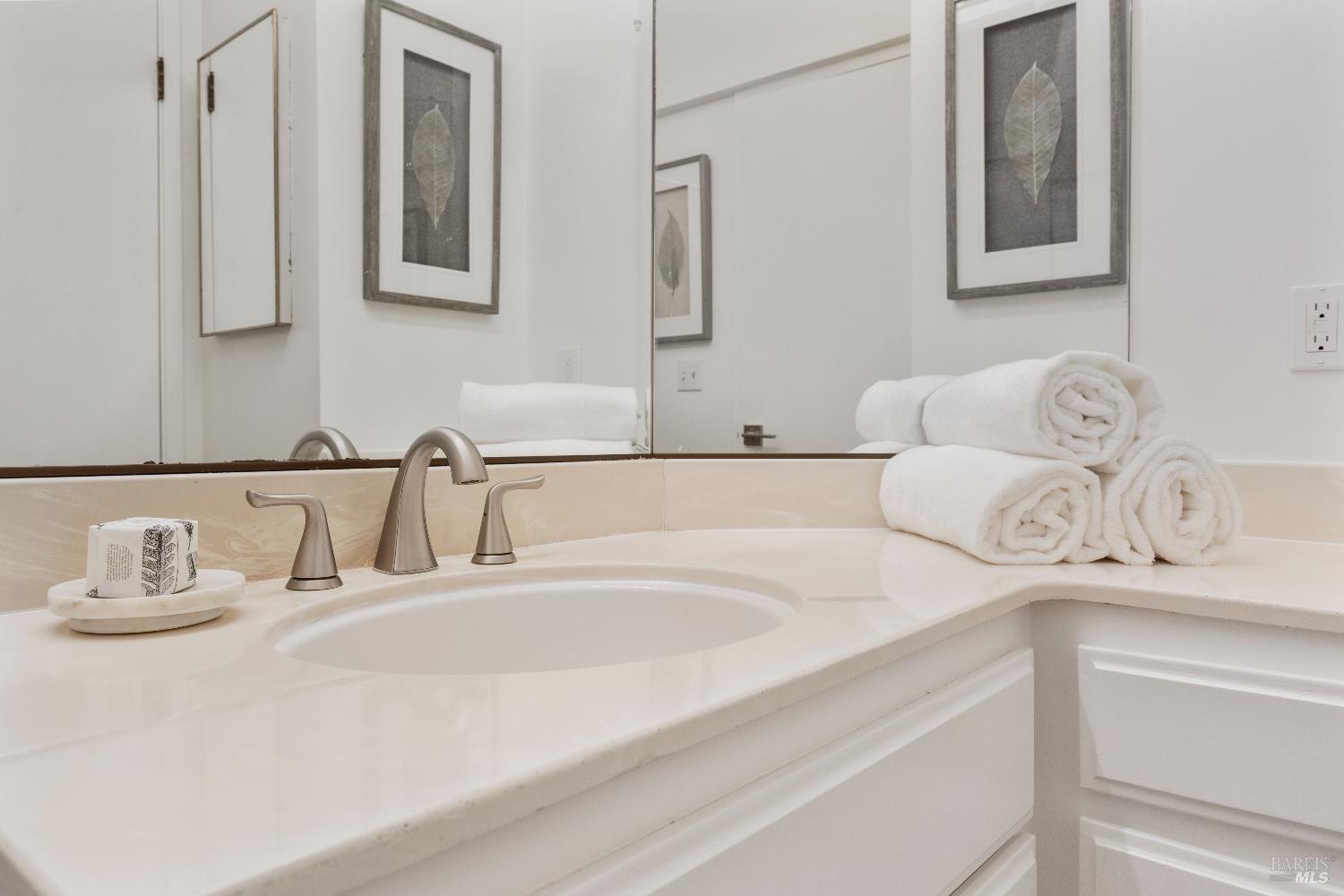 Detail Gallery Image 20 of 37 For 9 Village Ct, San Rafael,  CA 94903 - 3 Beds | 2/1 Baths