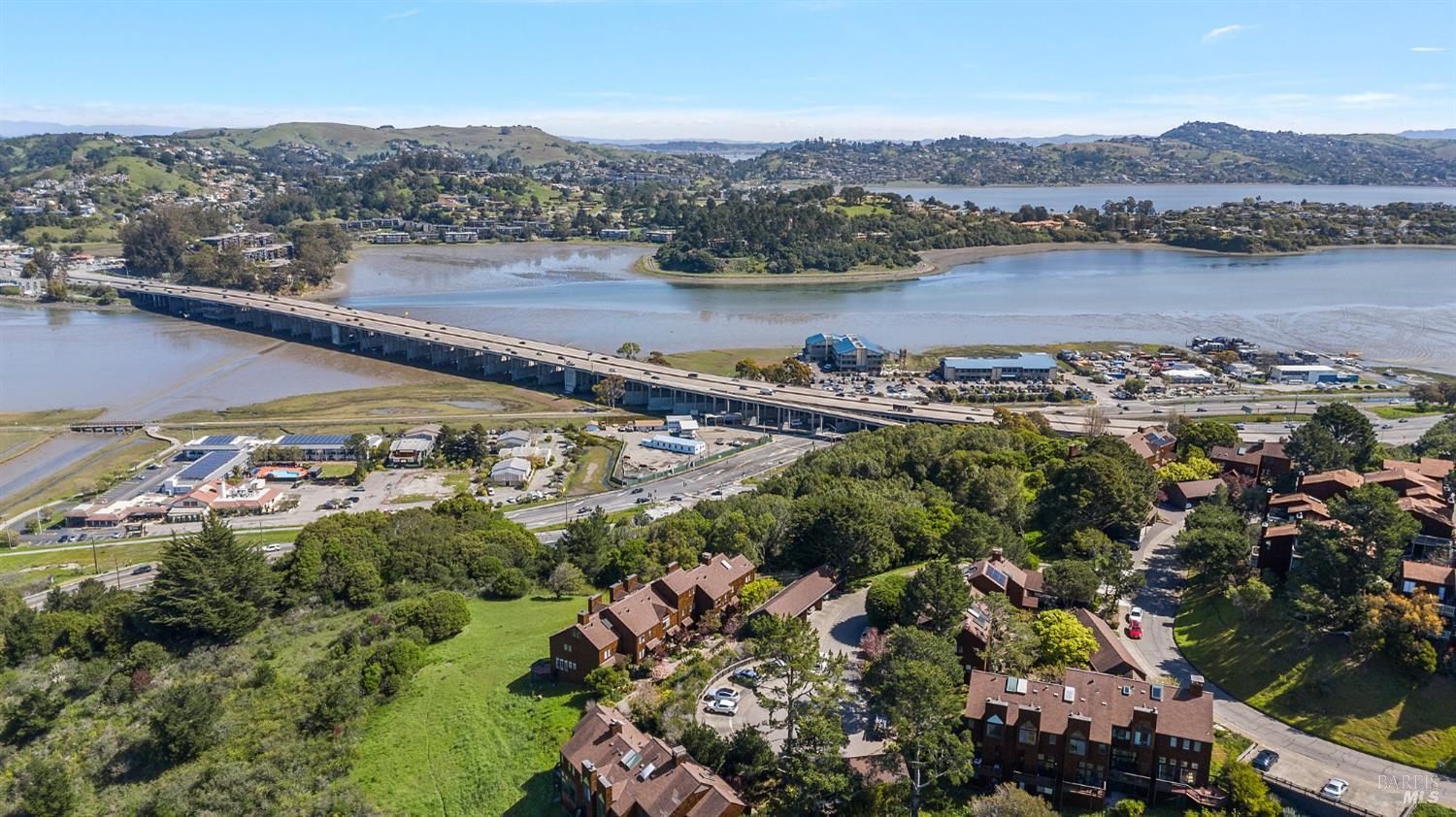 Detail Gallery Image 31 of 47 For 12 Ridgeview Ct, Sausalito,  CA 94965 - 2 Beds | 2/1 Baths