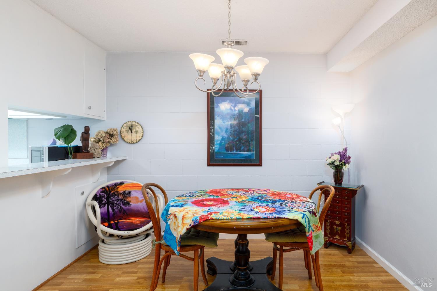 Detail Gallery Image 5 of 12 For 446 Las Casitas Ct #D,  Santa Rosa,  CA 95403 - 3 Beds | 2 Baths