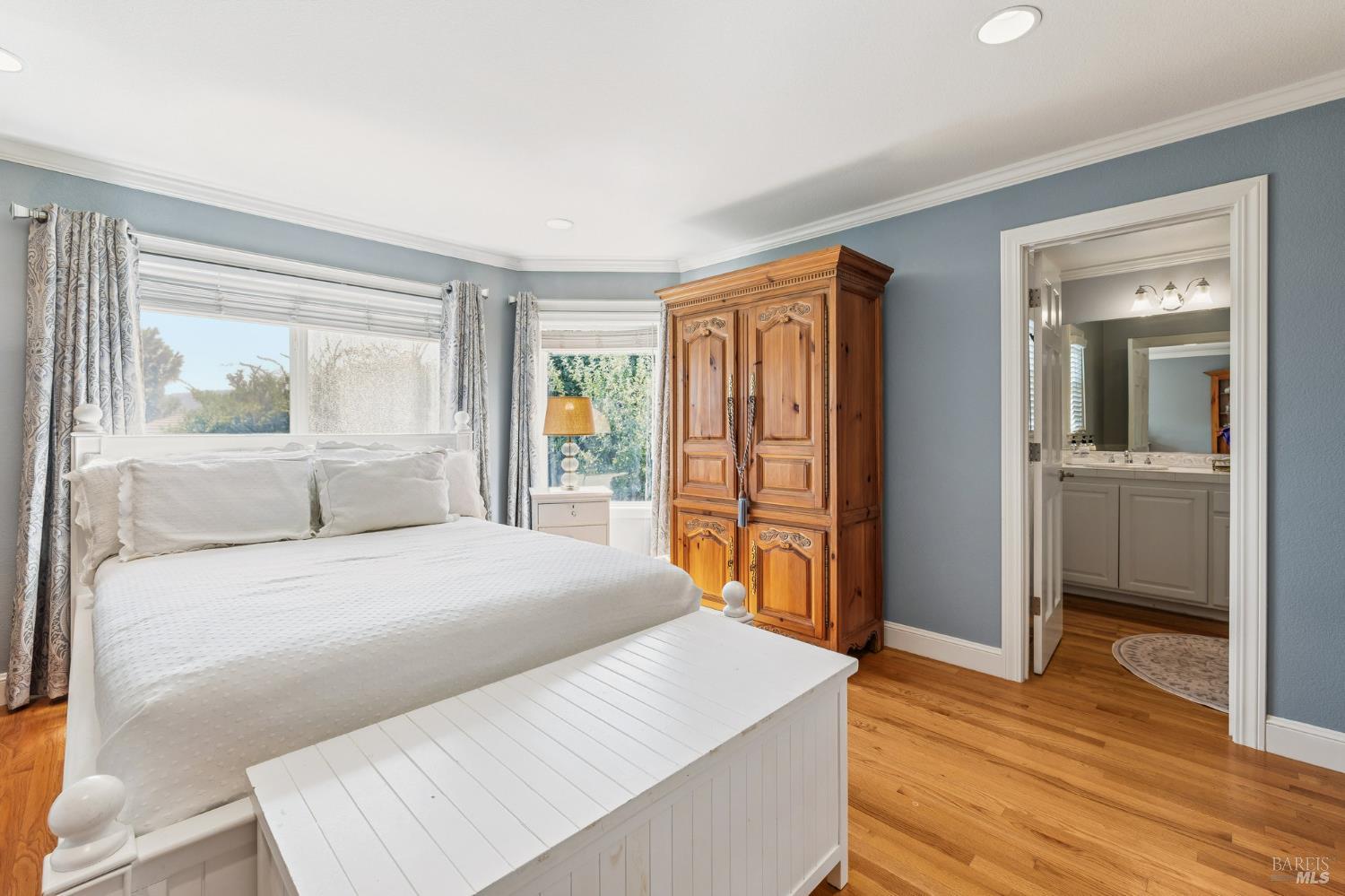 Detail Gallery Image 43 of 76 For 16 Fontana Ct, Novato,  CA 94945 - 5 Beds | 3/1 Baths